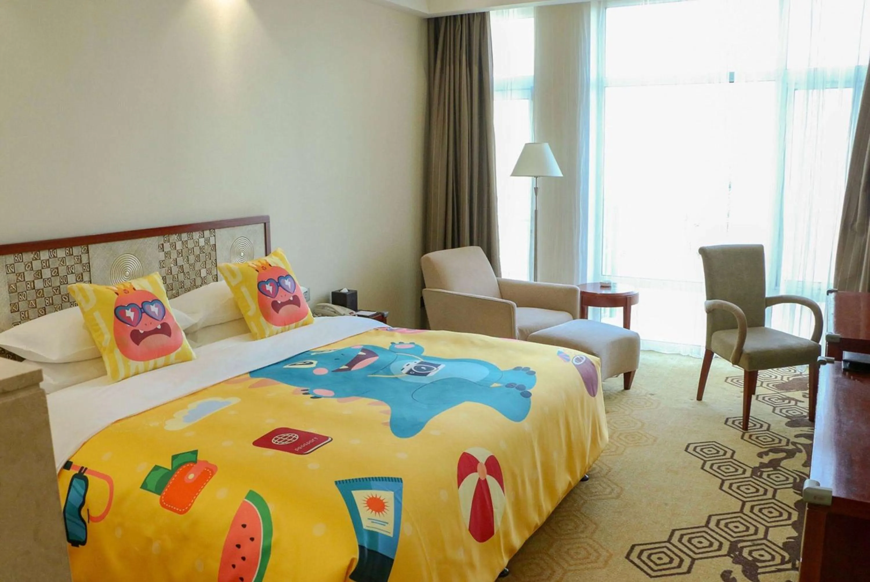 Photo of the whole room, Bed in Ramada Plaza By Wyndham Taian