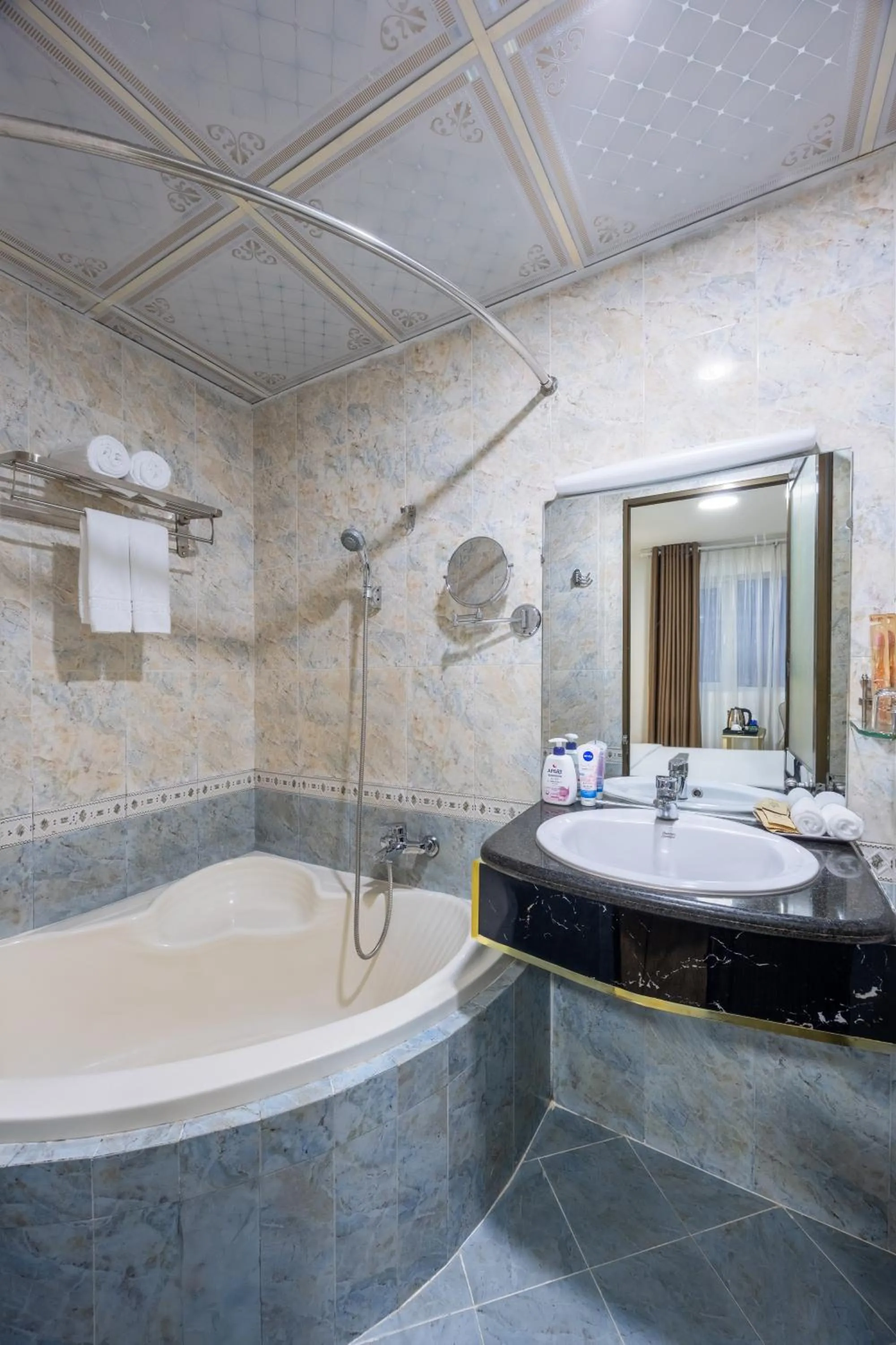 Shower in A25 Hotel - 22 Nguyễn Cư Trinh