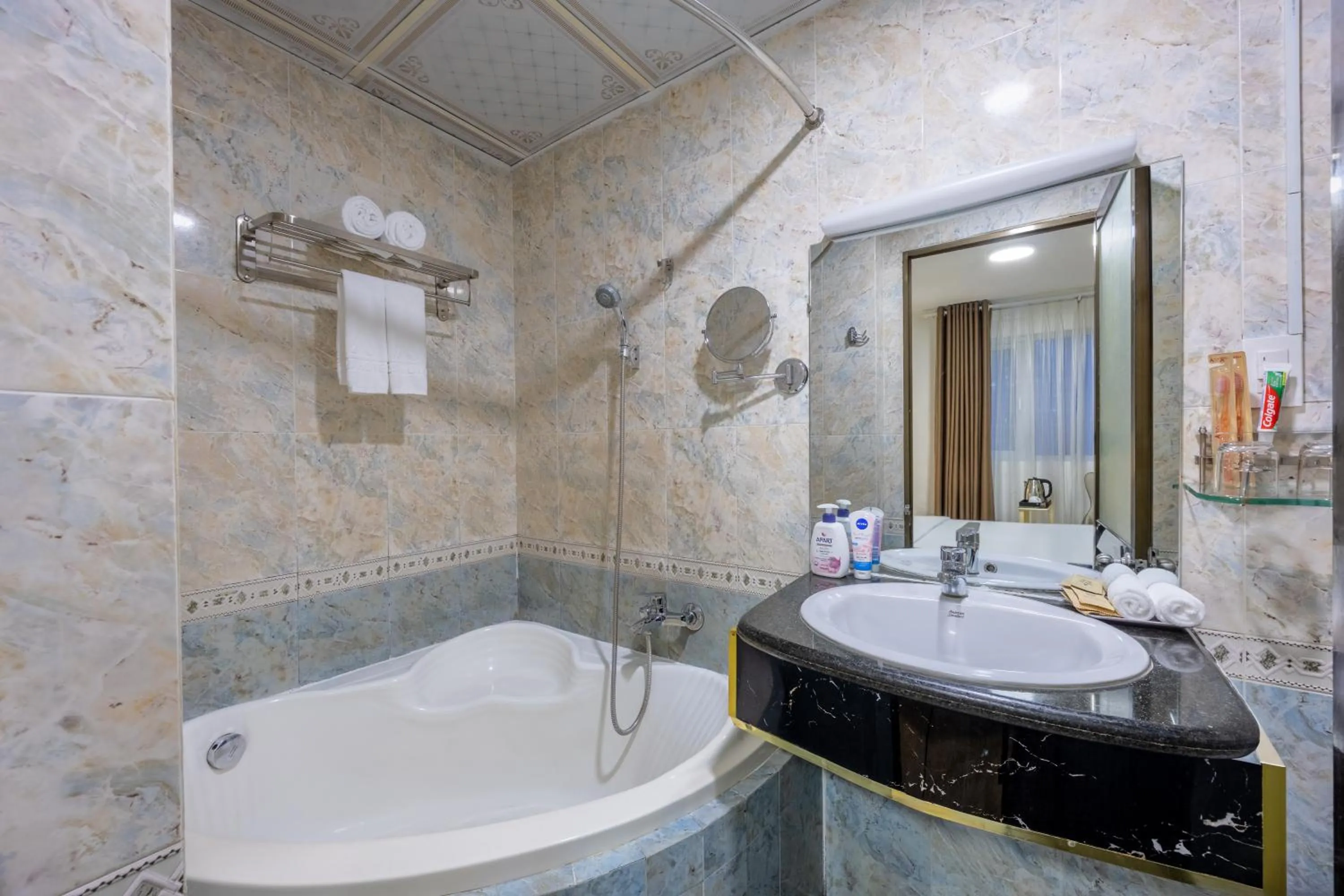 Shower in A25 Hotel - 22 Nguyễn Cư Trinh