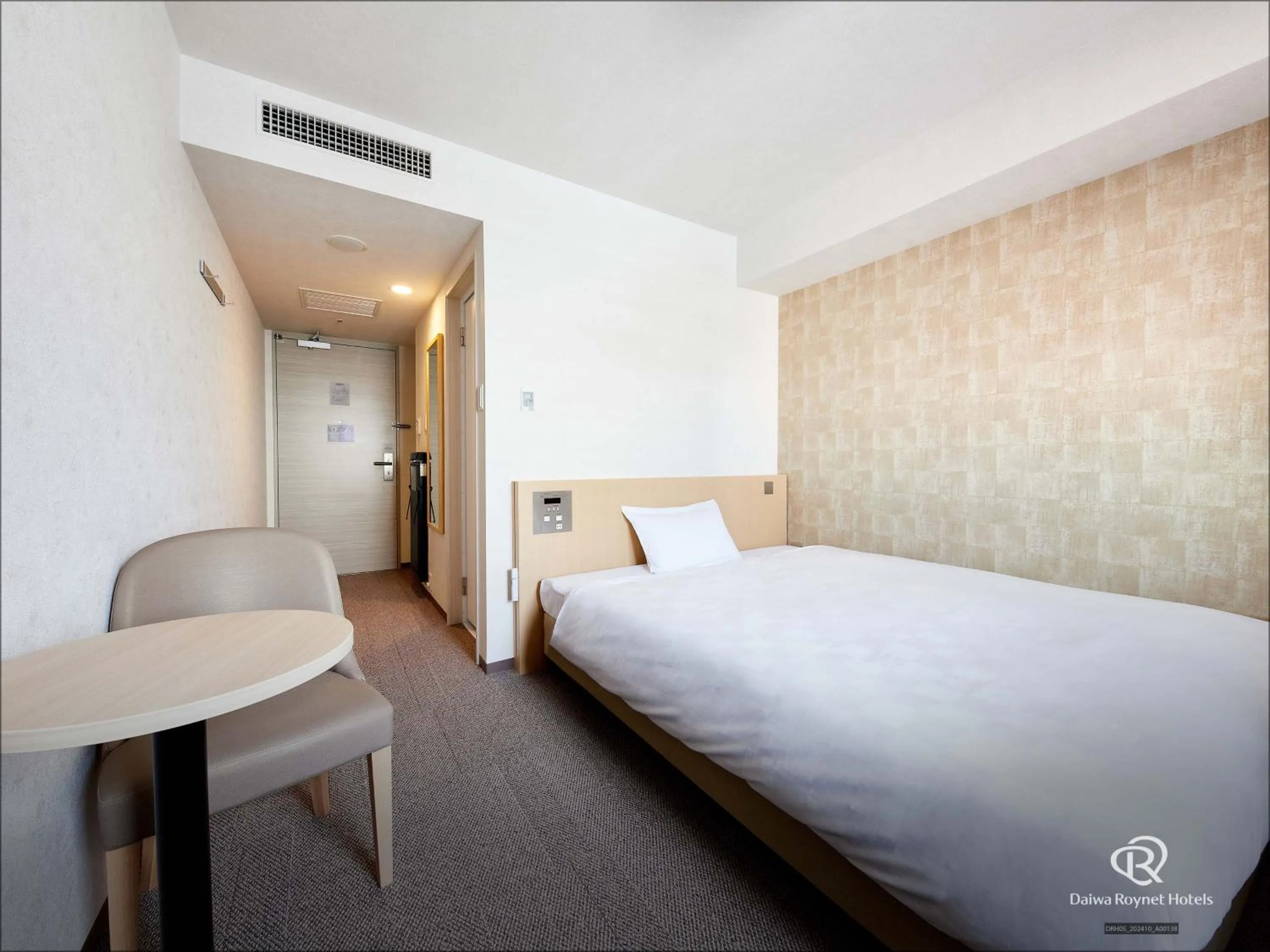 Bedroom, Bed in Daiwa Roynet Hotel Osaka-Uehonmachi