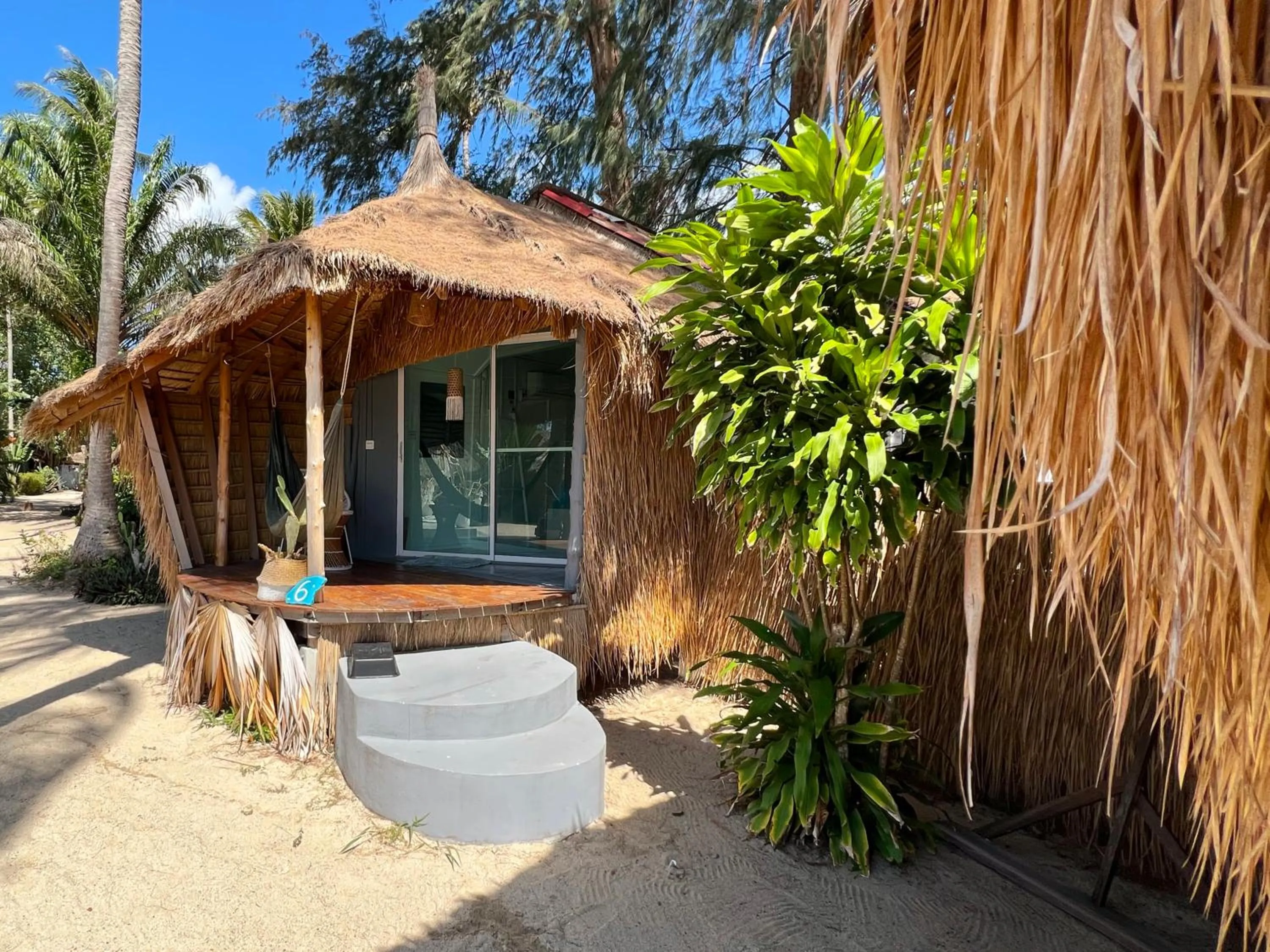 Facade/entrance in Sea Love Beach Bar & Bungalows