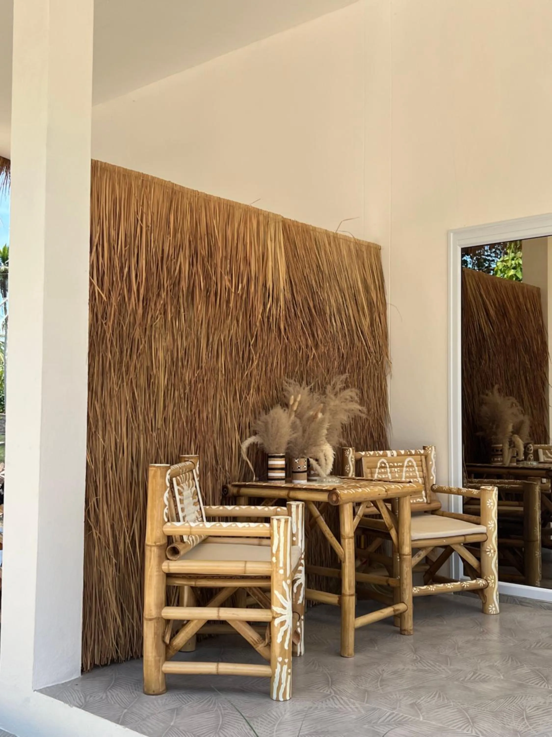 Seating area in Sea Love Beach Bar & Bungalows