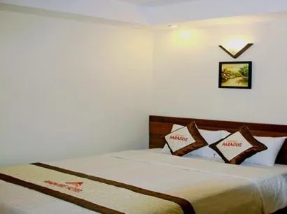 Bed in Paradise Hotel