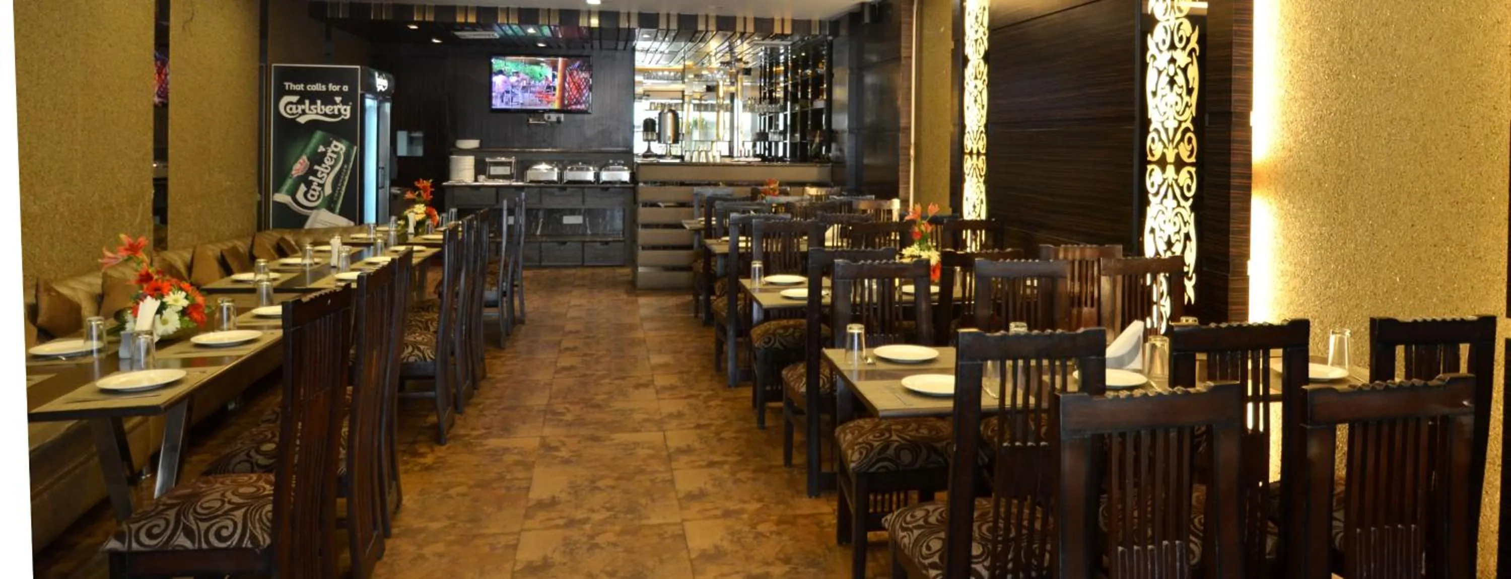 Restaurant/places to eat in Hotel Metro View