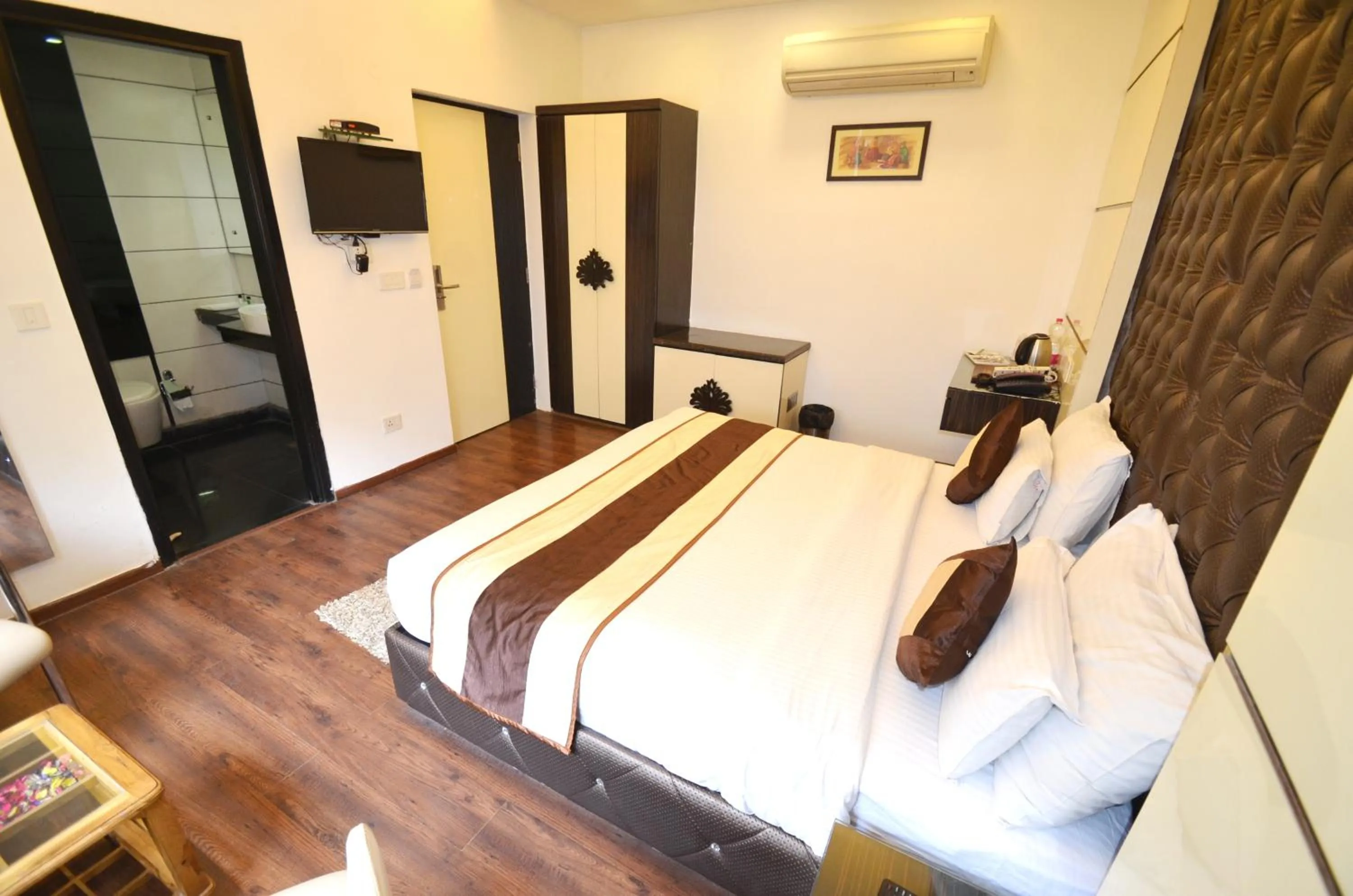 Photo of the whole room, Bed in Hotel Metro View