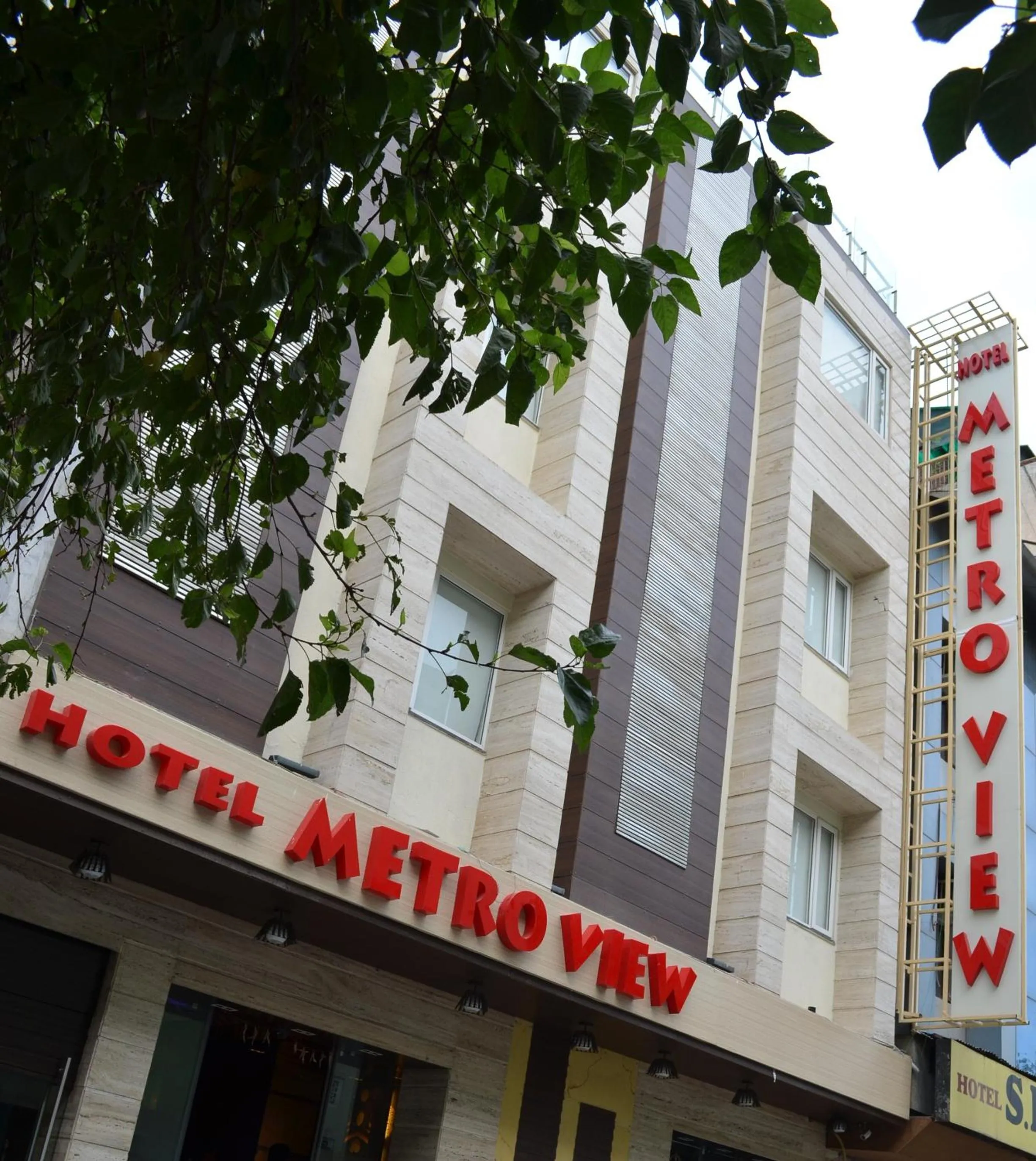 Facade/entrance in Hotel Metro View