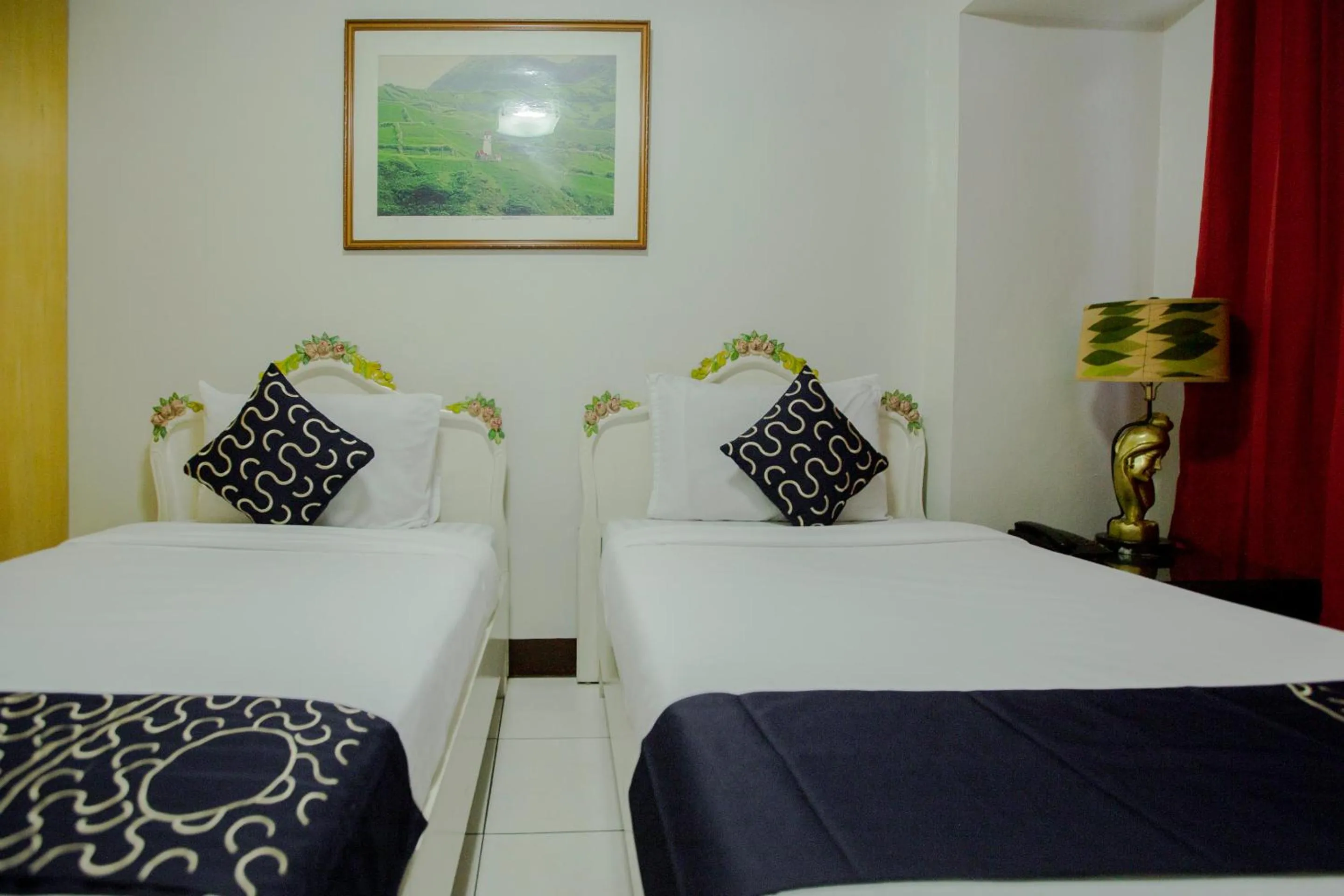 Bedroom, Bed in Newgrange Condotel