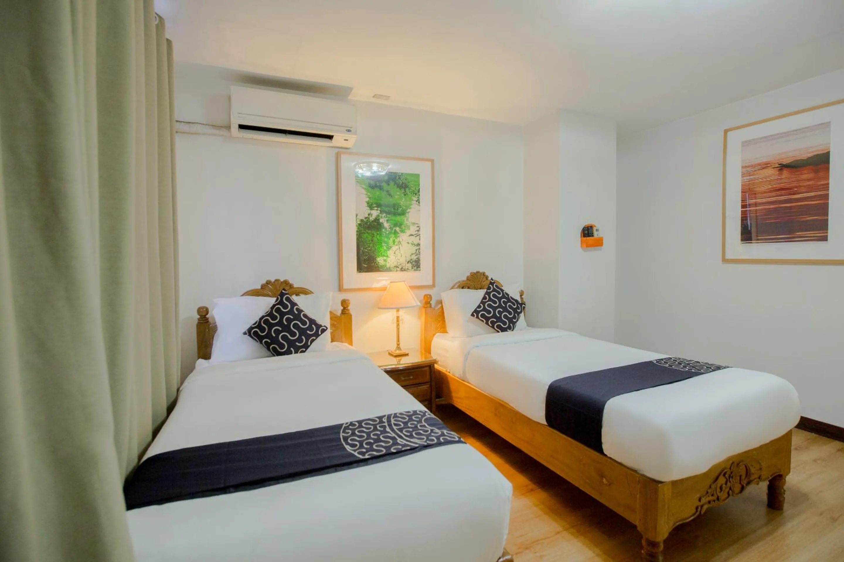 Photo of the whole room, Bed in Newgrange Condotel