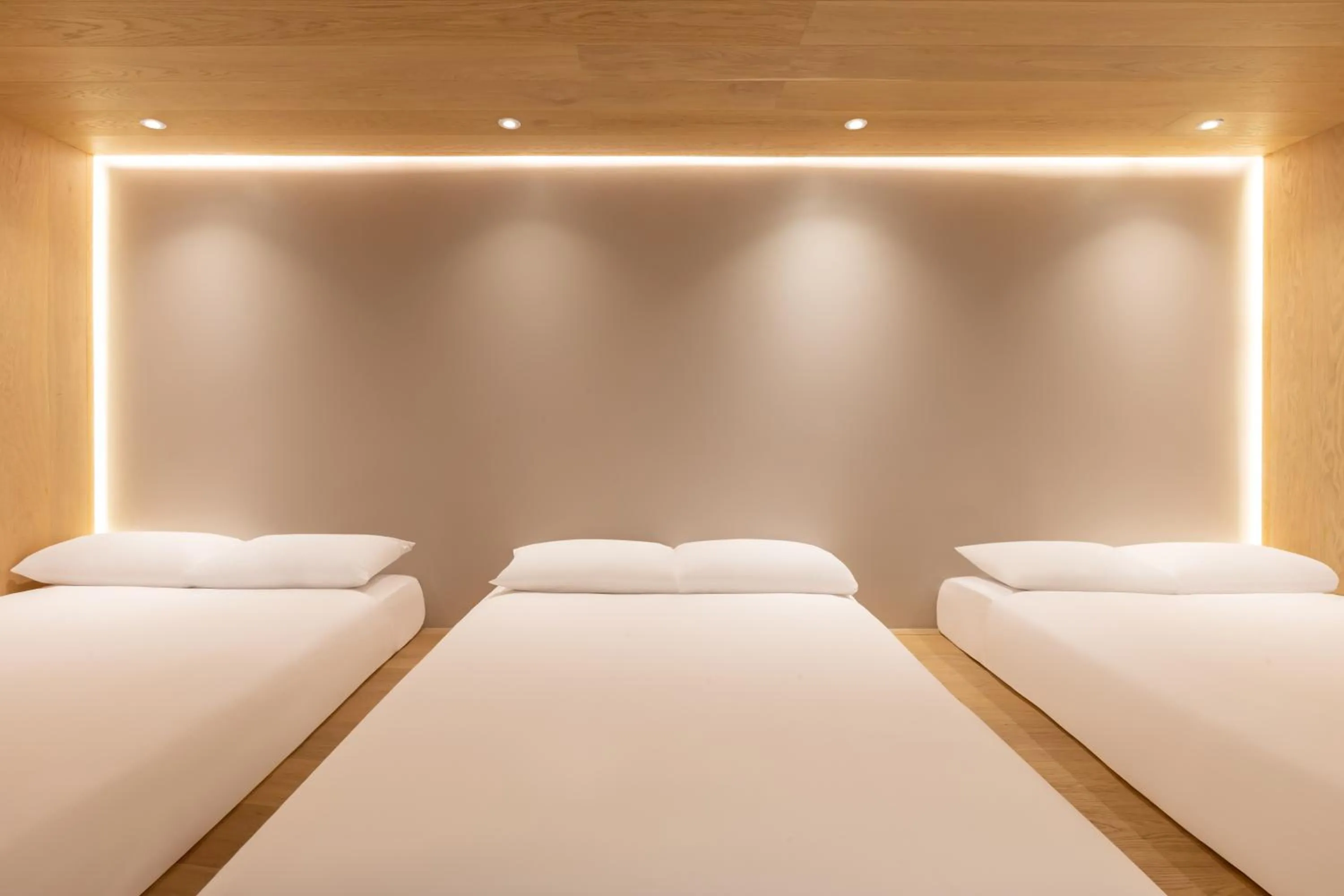 Bed in Zedwell Hotel Piccadilly Circus