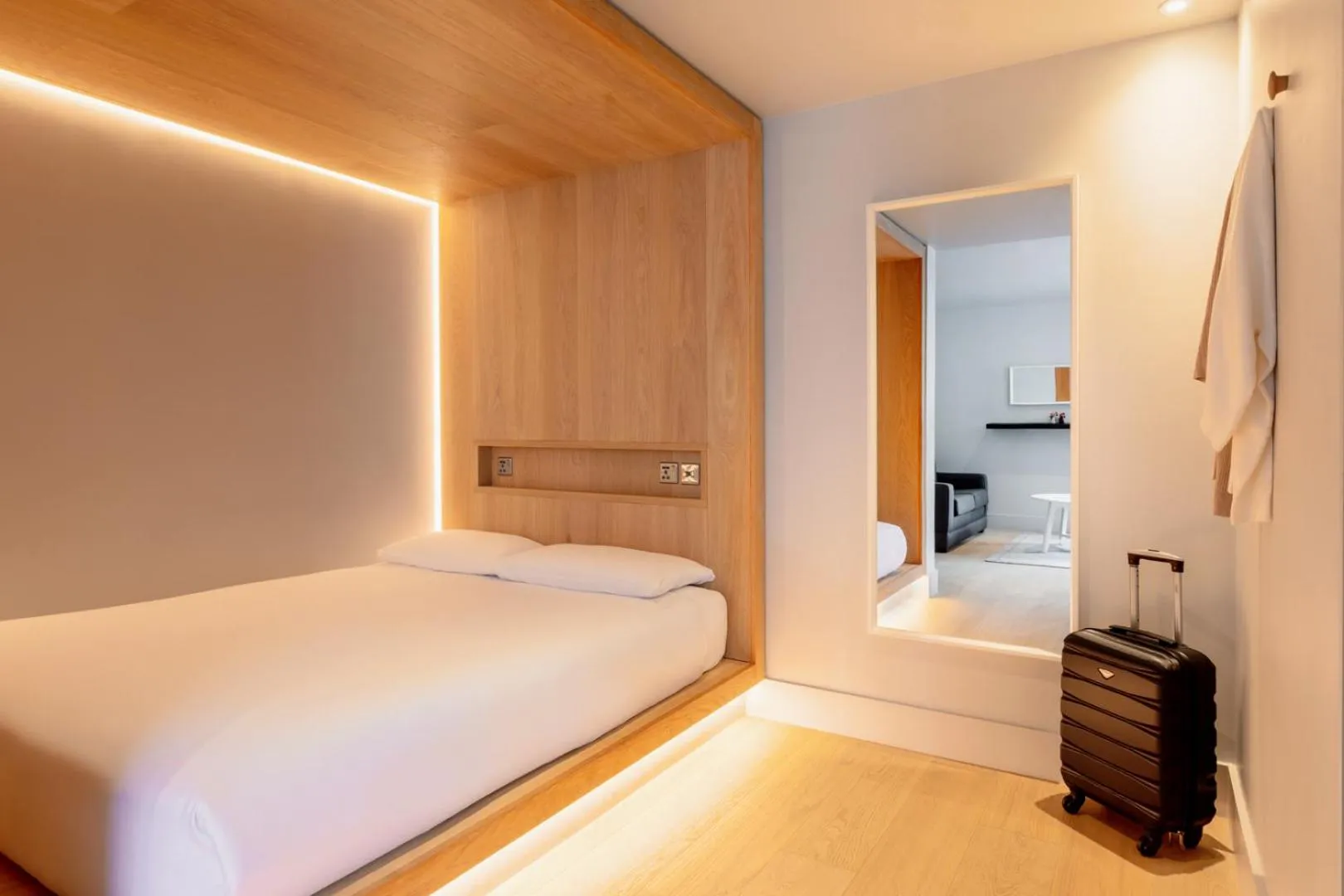 Bedroom, Bed in Zedwell Hotel Piccadilly Circus