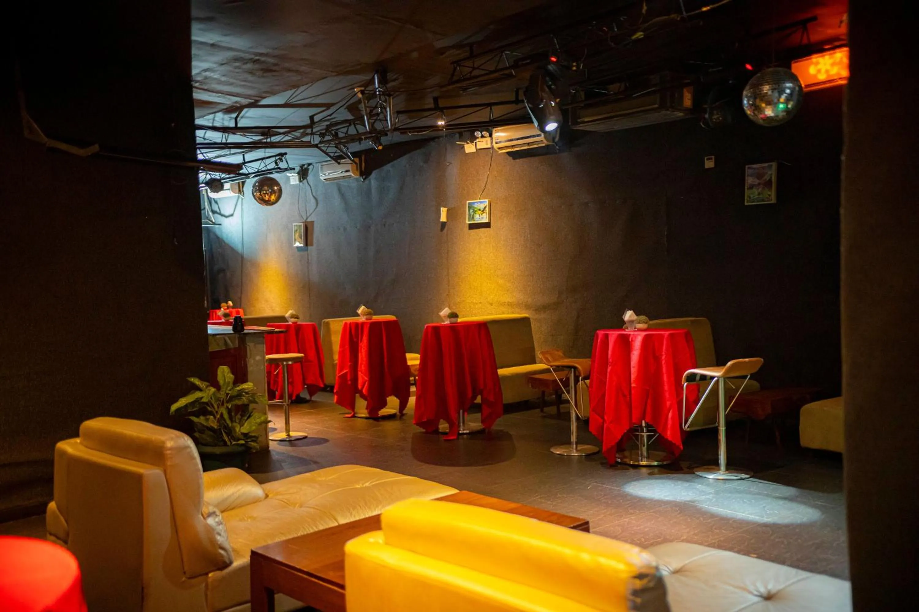 Lounge or bar in Tiffany Diamond Hotels Ltd - Indira Gandhi street