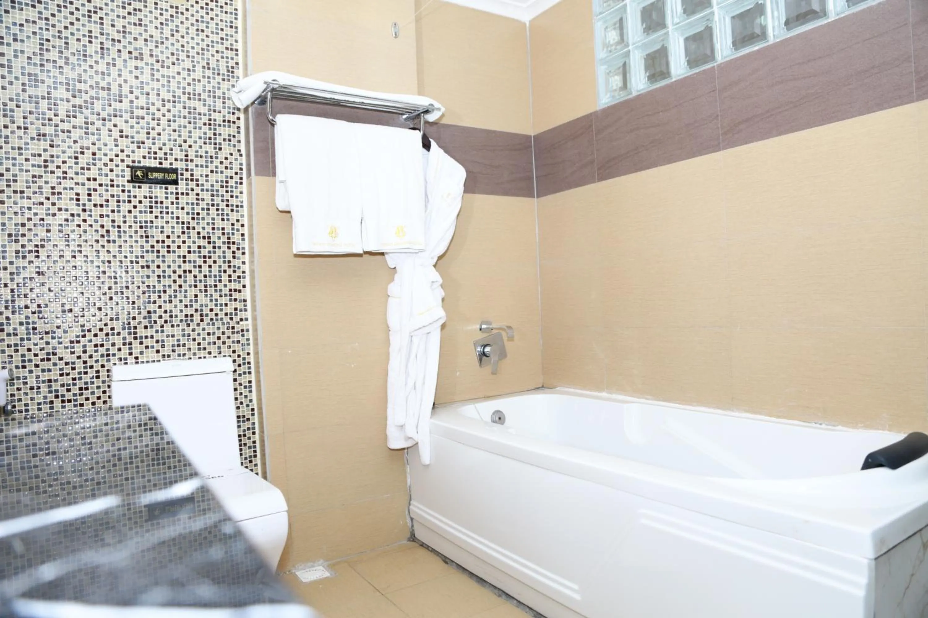 Hot Tub, Bed in Tiffany Diamond Hotels Ltd - Indira Gandhi street