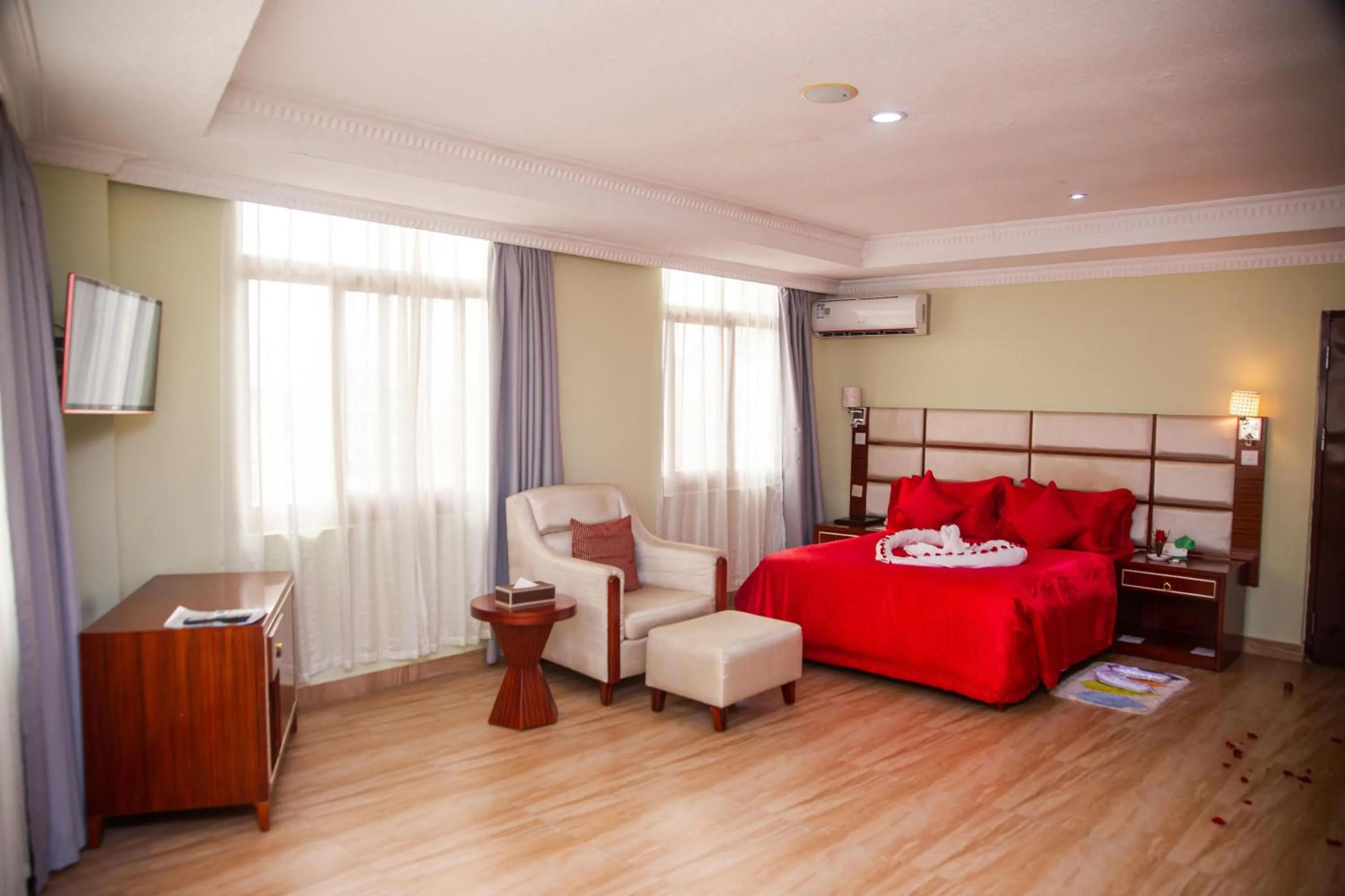 Bed in Tiffany Diamond Hotels Ltd - Indira Gandhi street