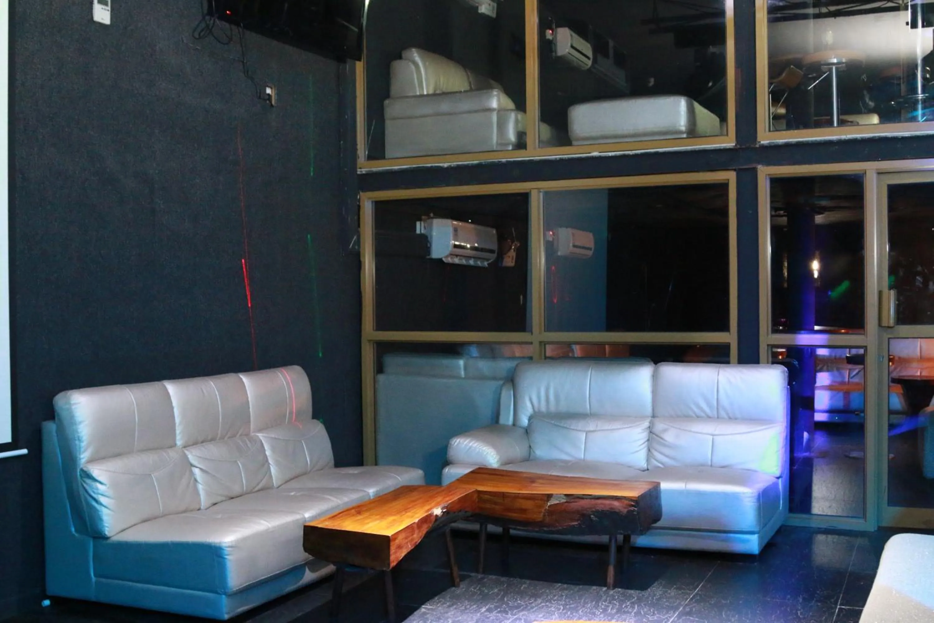 Lounge or bar in Tiffany Diamond Hotels Ltd - Indira Gandhi street