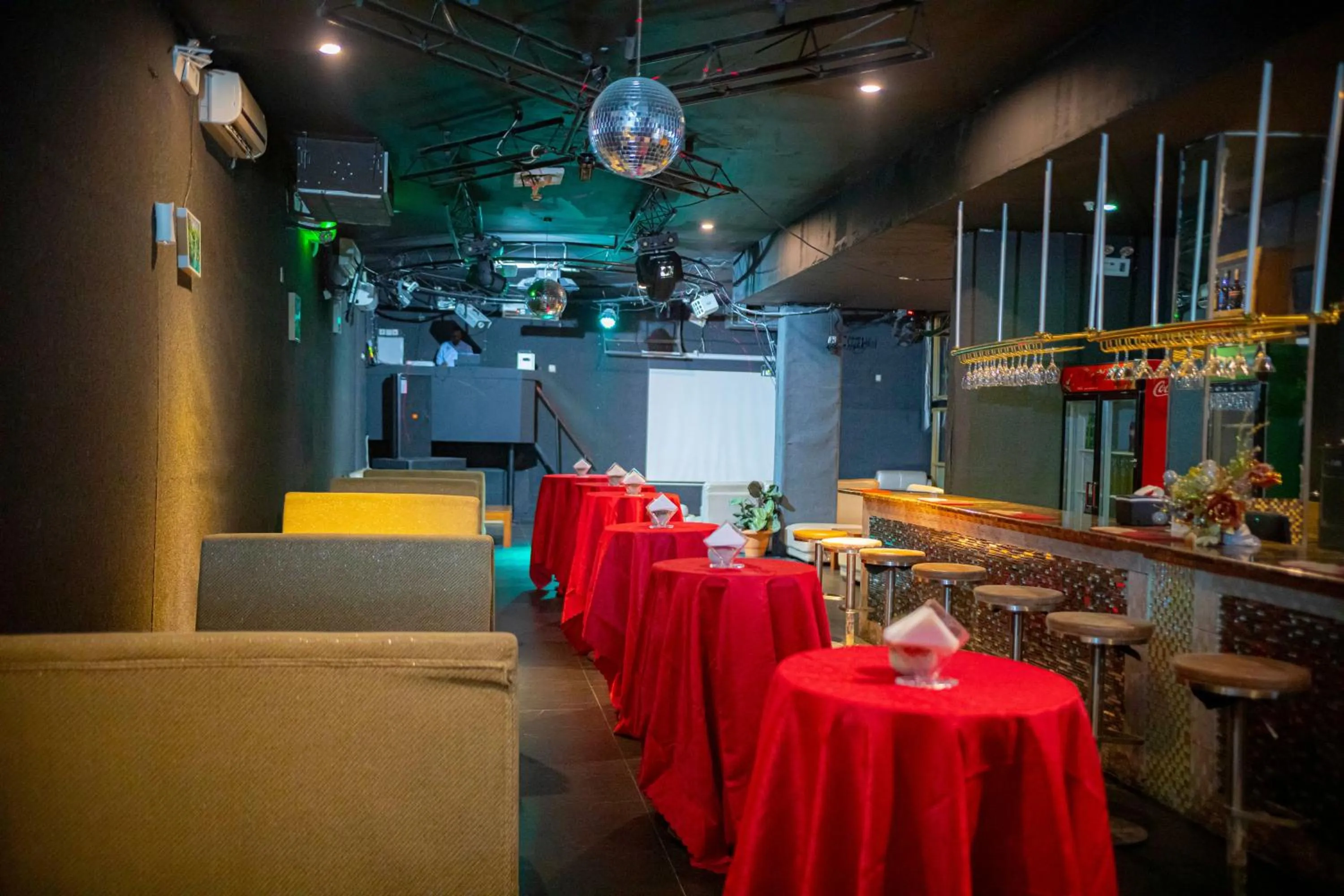 Lounge or bar in Tiffany Diamond Hotels Ltd - Indira Gandhi street