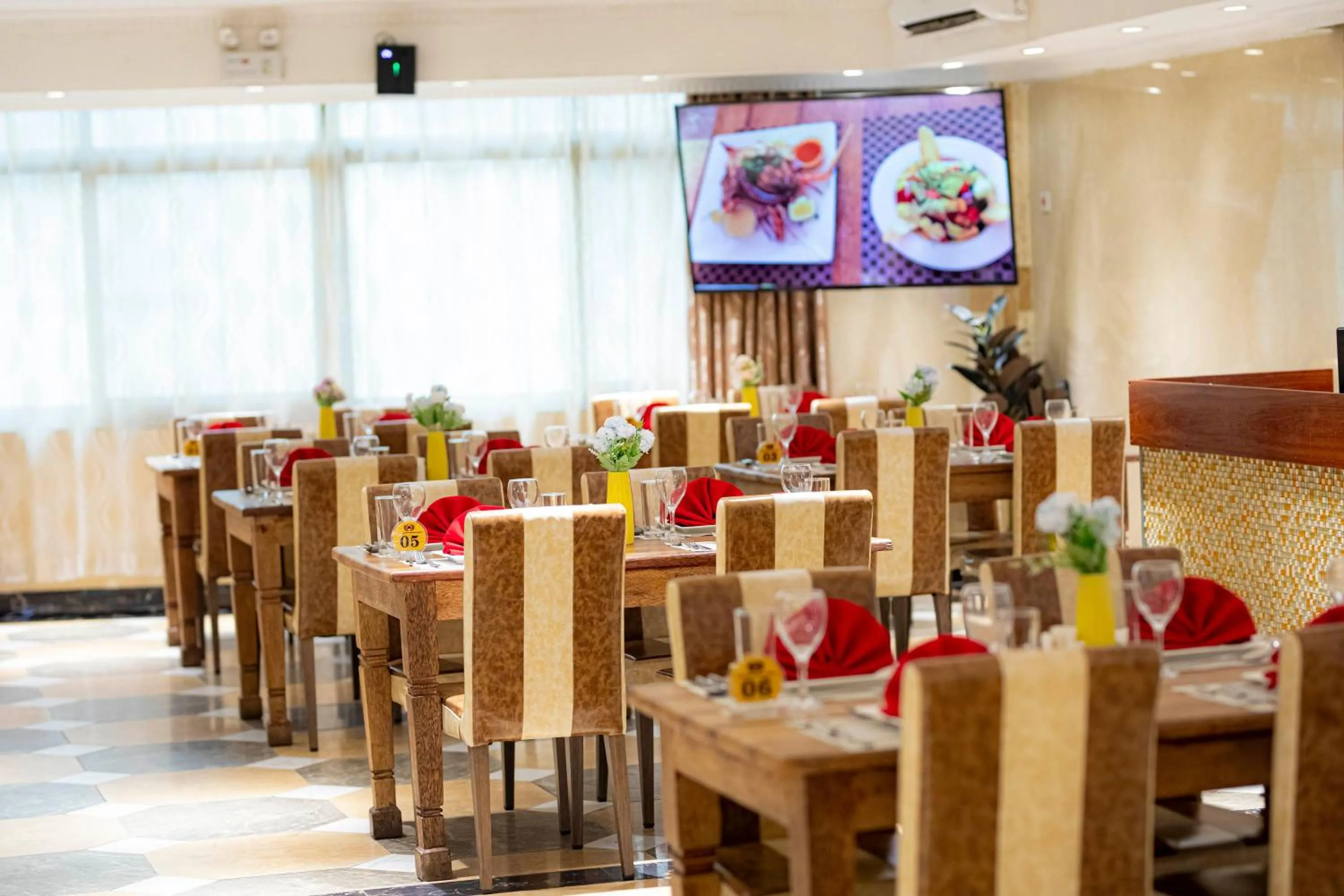 Restaurant/places to eat in Tiffany Diamond Hotels Ltd - Indira Gandhi street