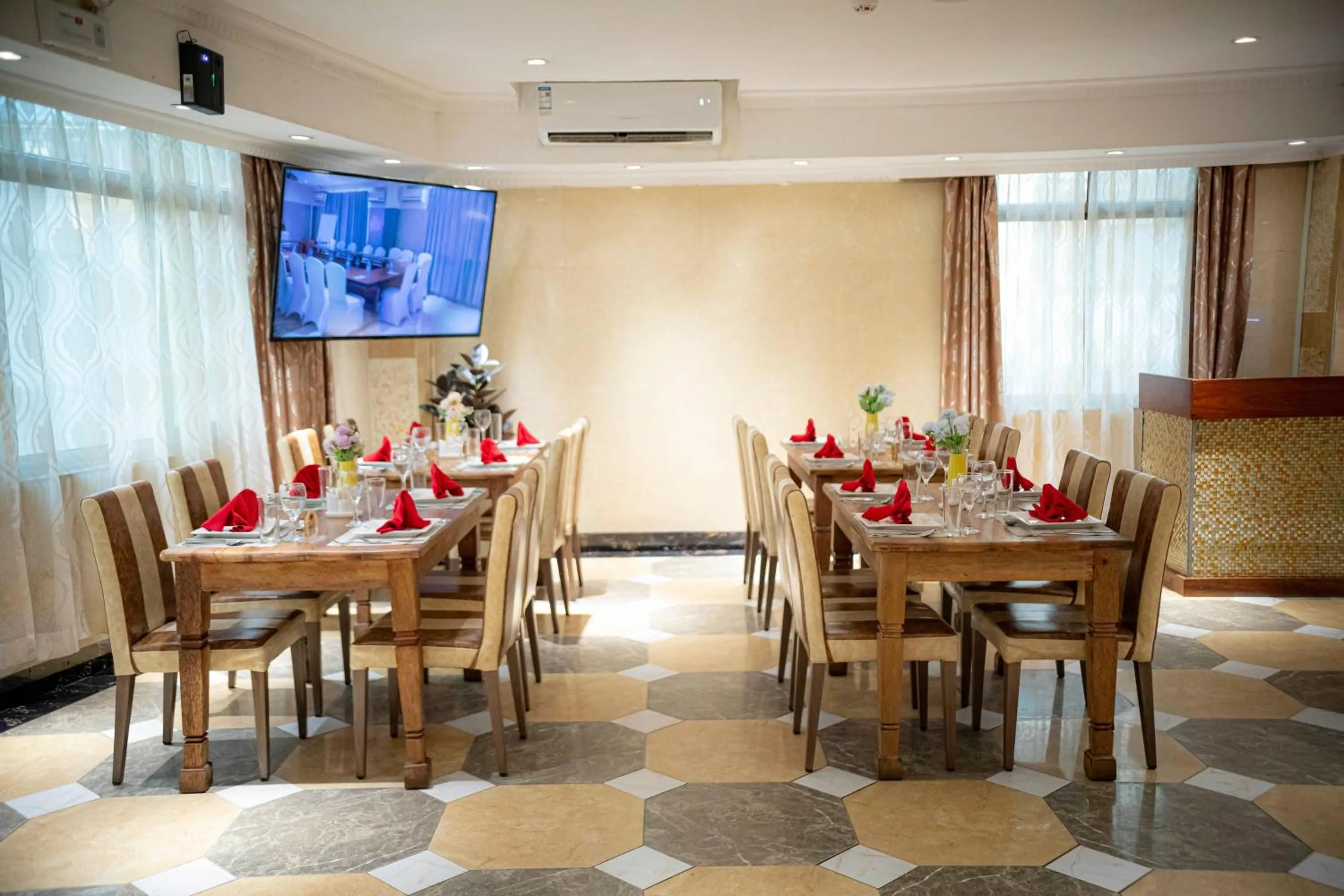 Restaurant/places to eat in Tiffany Diamond Hotels Ltd - Indira Gandhi street