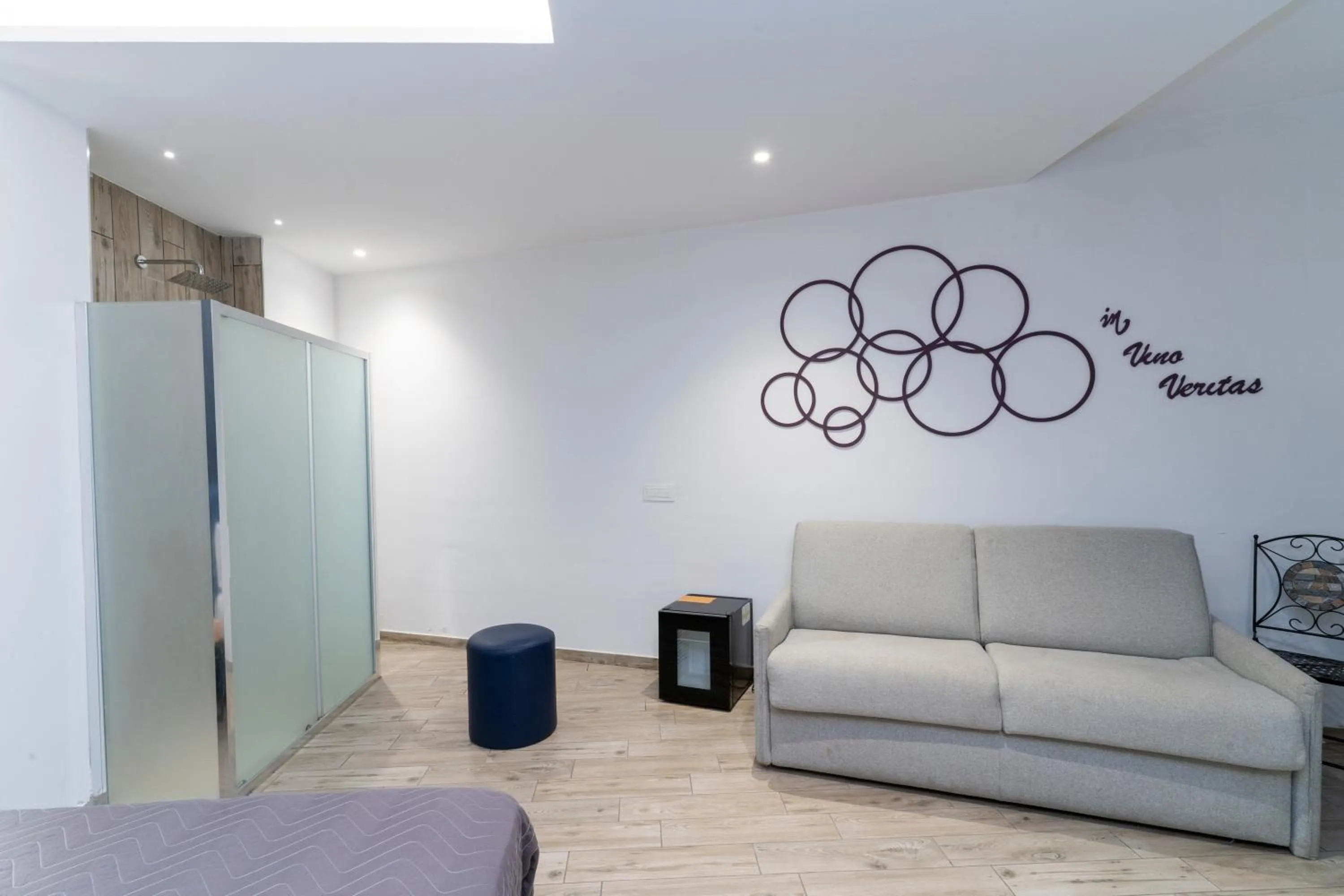 Shower in Vesuvio Inn Bed & Wine Experience