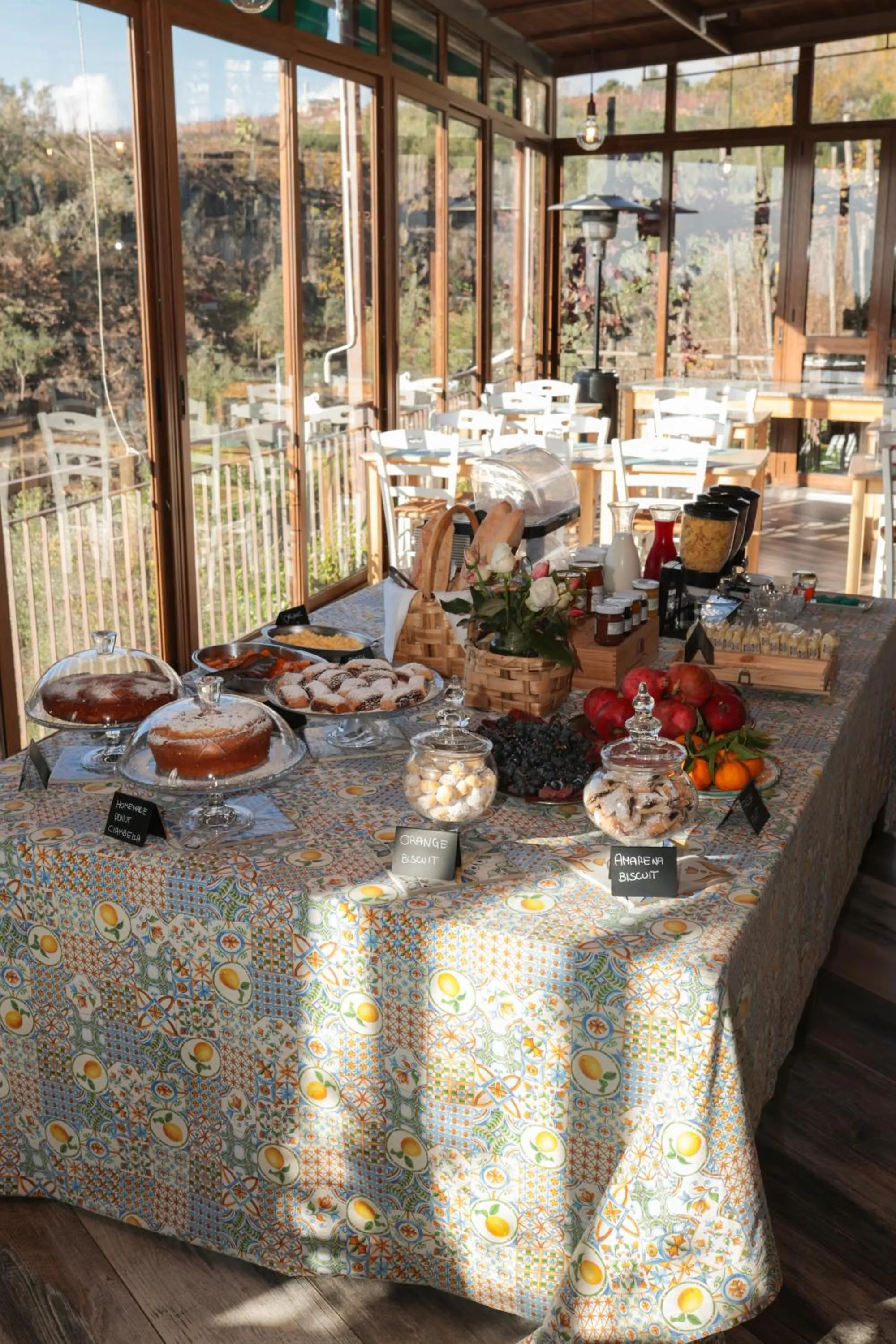 Restaurant/places to eat in Vesuvio Inn Bed & Wine Experience