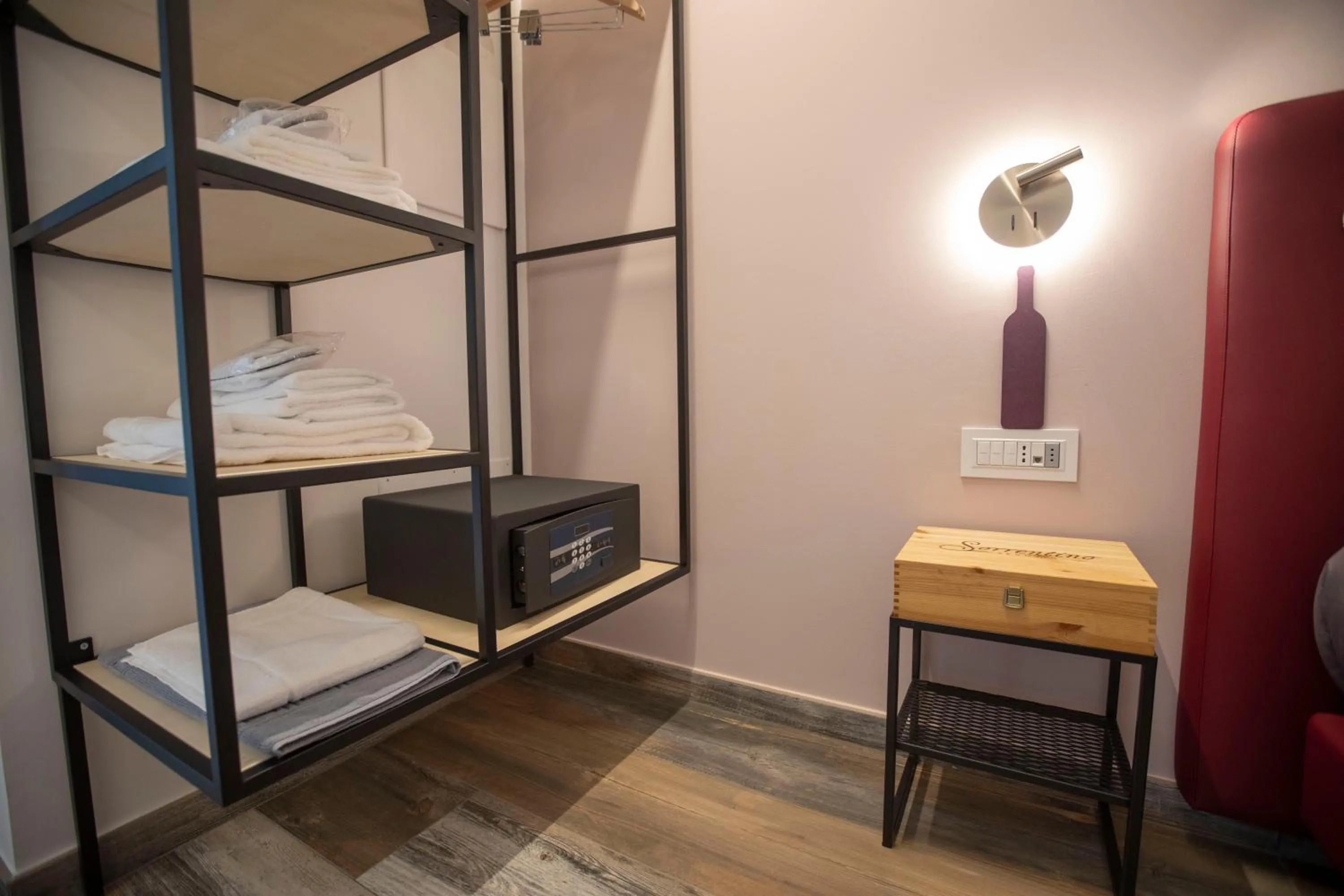 Decorative detail, Bed in Vesuvio Inn Bed & Wine Experience