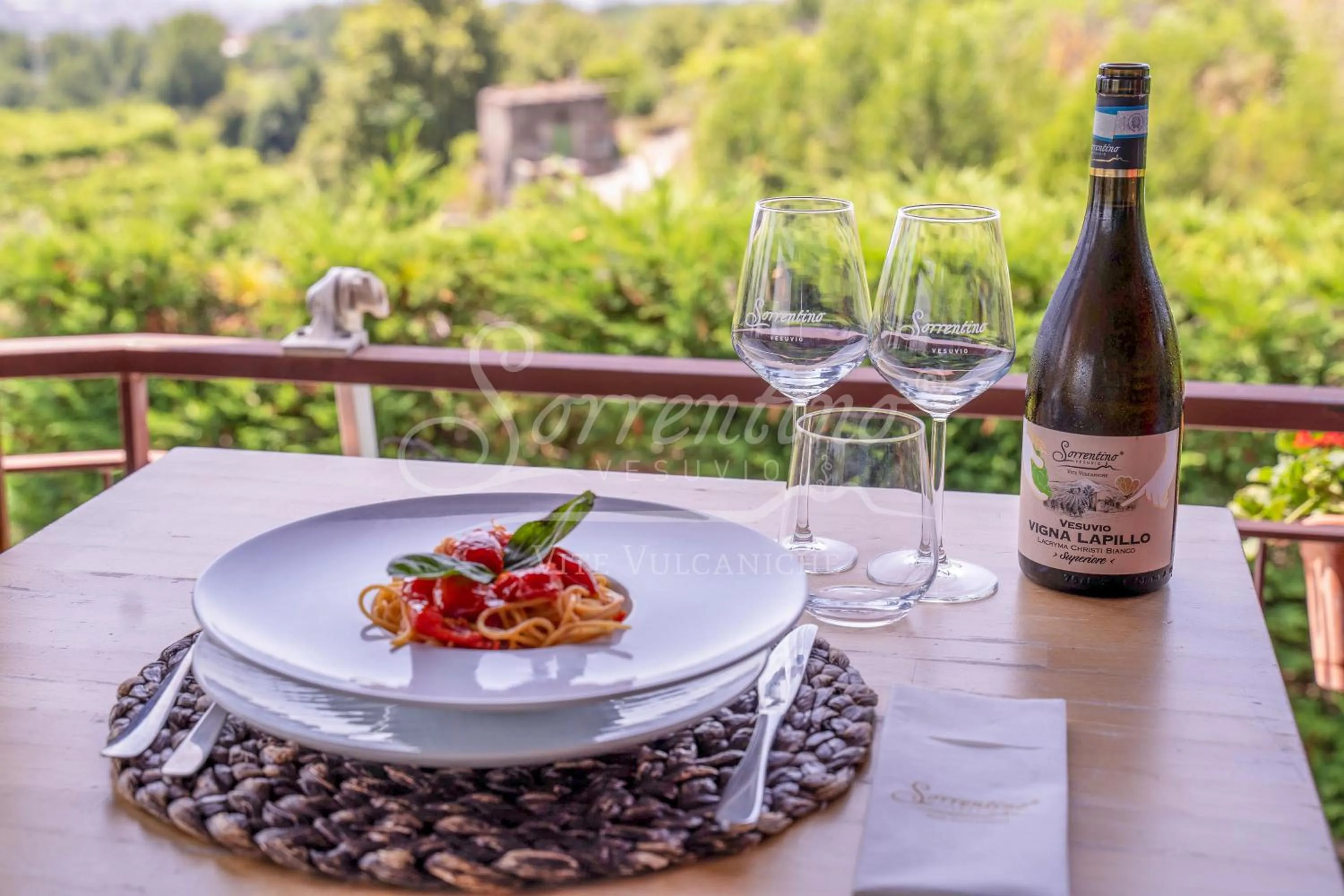 Restaurant/places to eat in Vesuvio Inn Bed & Wine Experience