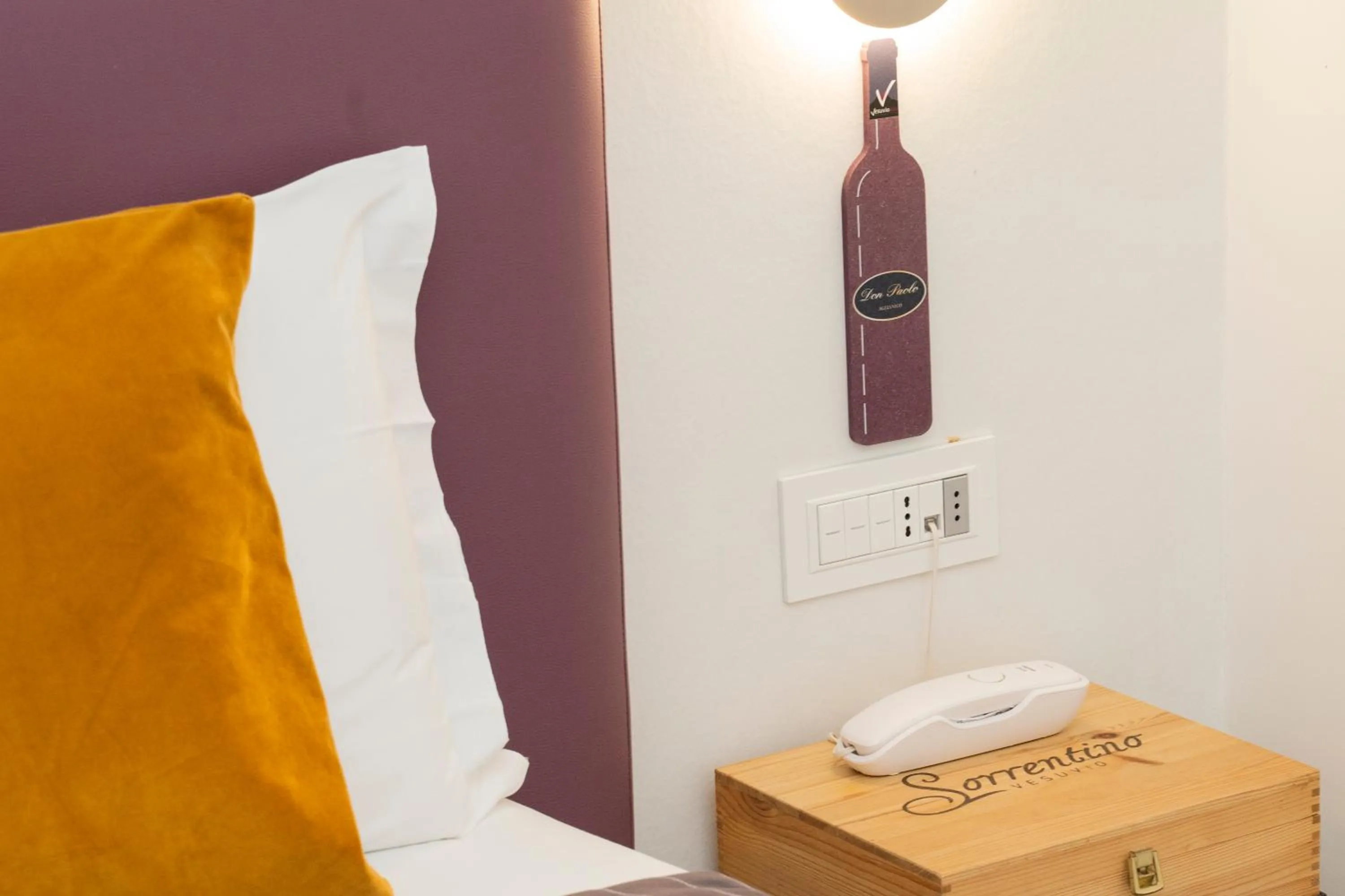 Bed in Vesuvio Inn Bed & Wine Experience