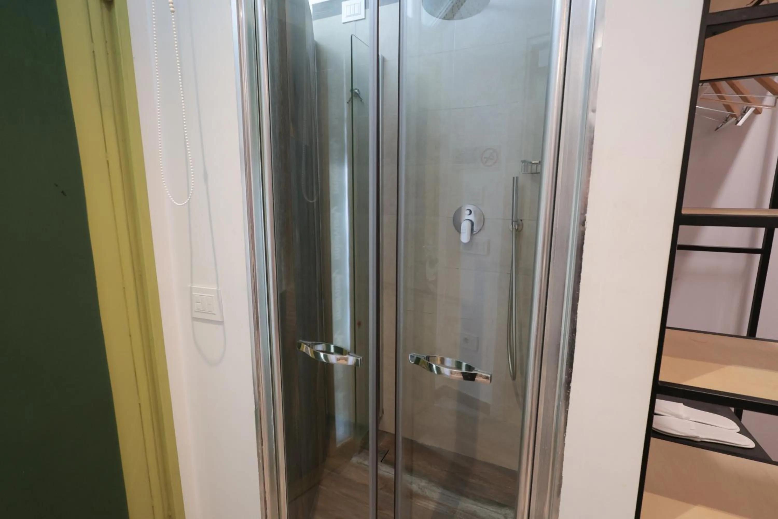 Shower in Vesuvio Inn Bed & Wine Experience