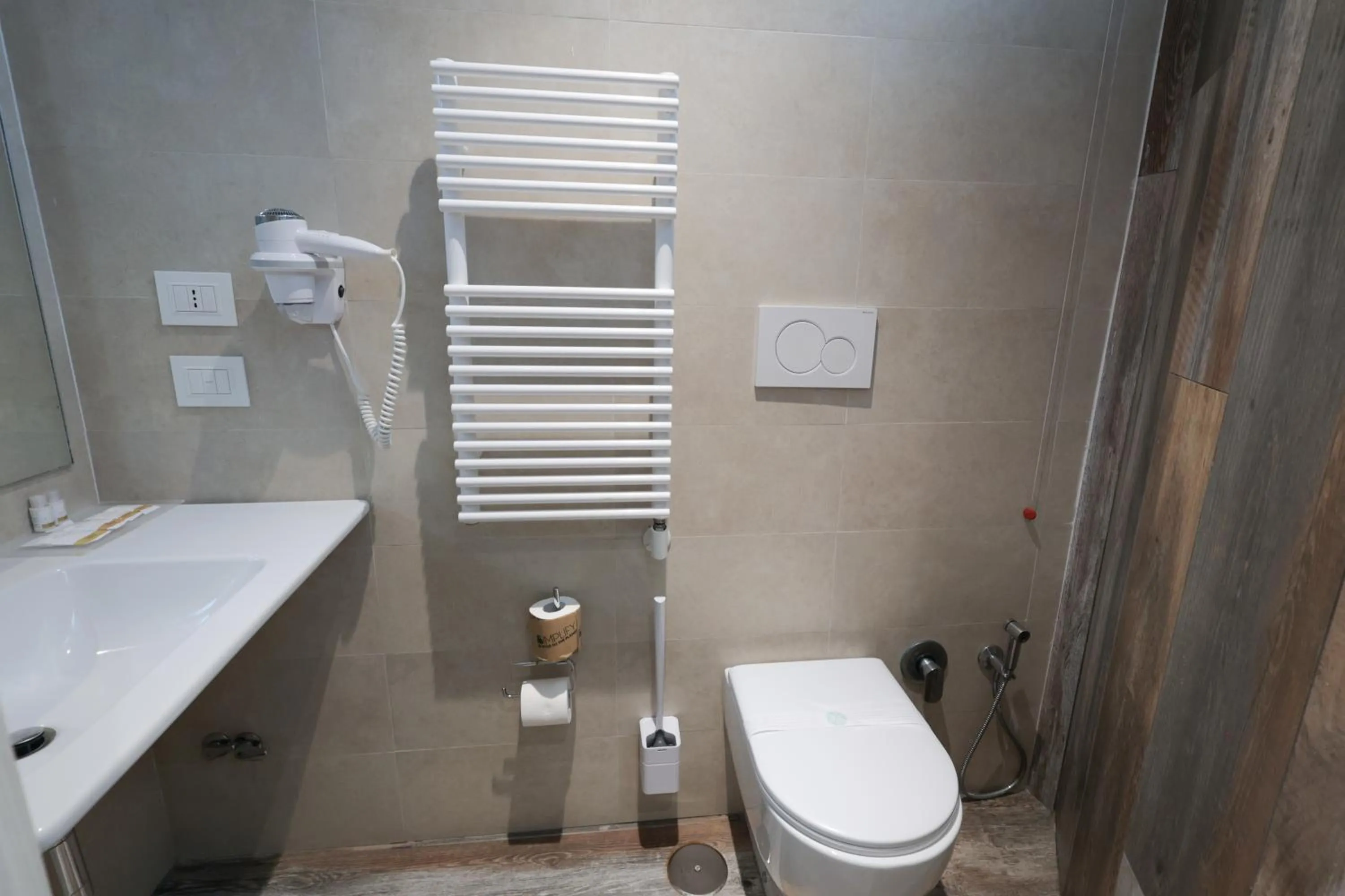 Toilet in Vesuvio Inn Bed & Wine Experience