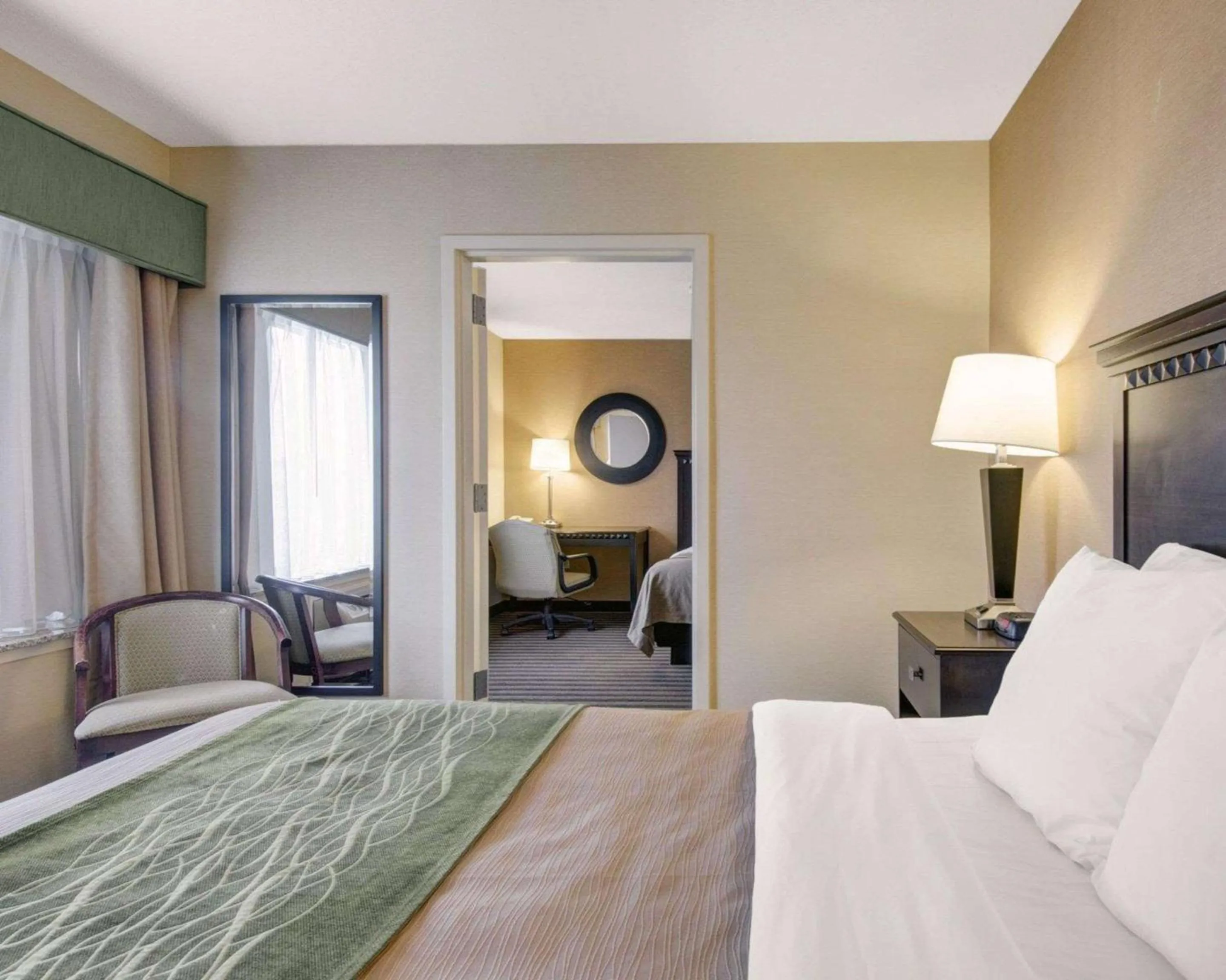 Queen Room with Three Queen Beds in The Inn At Woburn - Boston