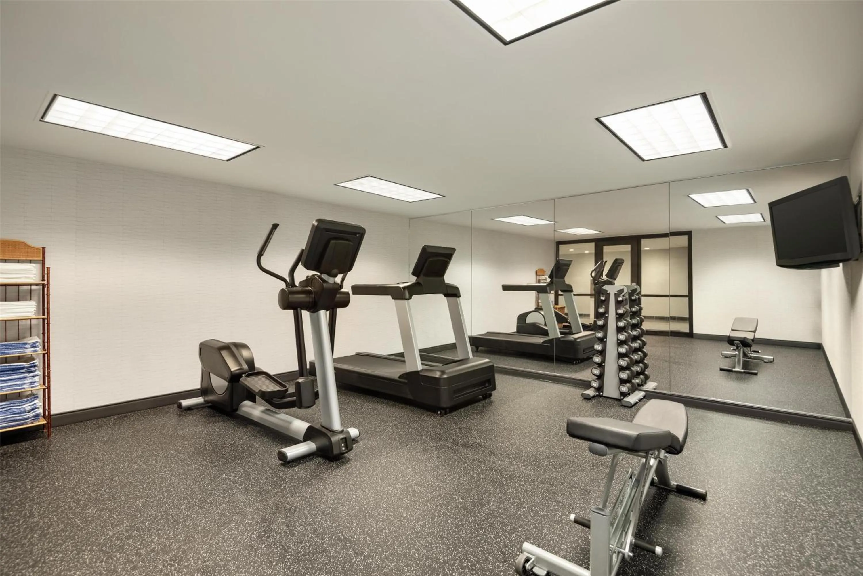 Fitness centre/facilities in Spark by Hilton Woburn Boston
