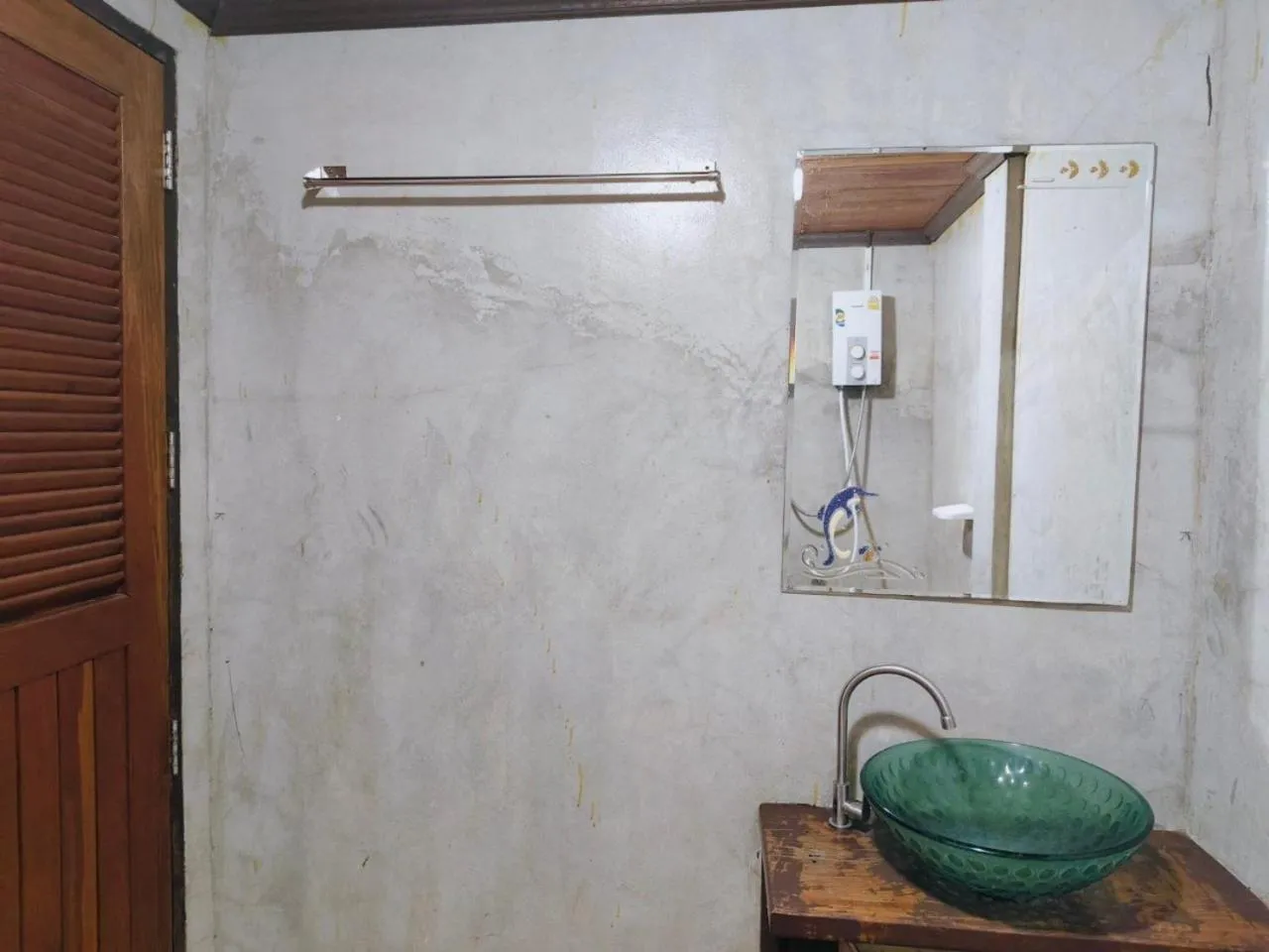 Shower in Pooma Resort