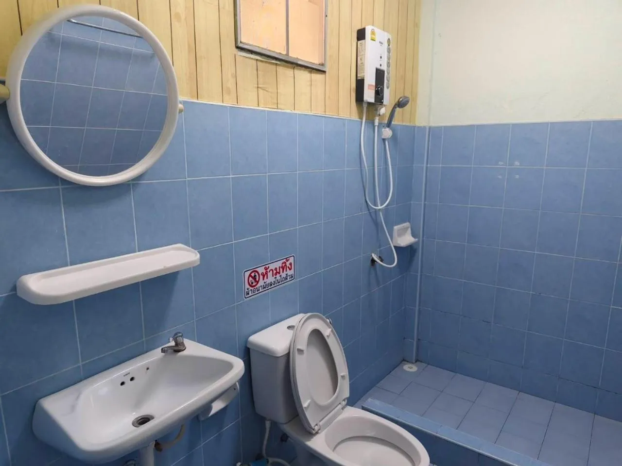 Toilet in Pooma Resort