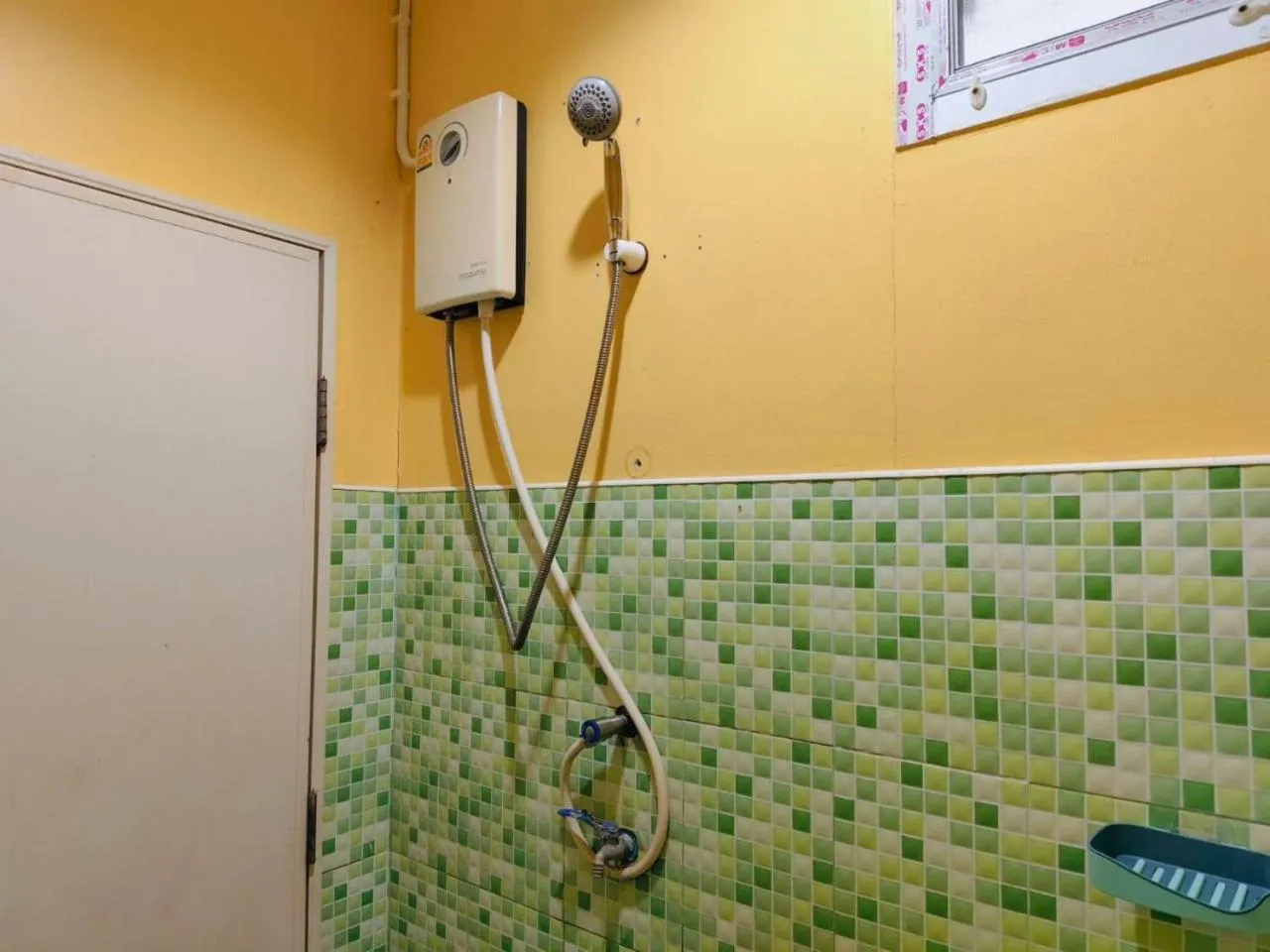 Shower in Pooma Resort