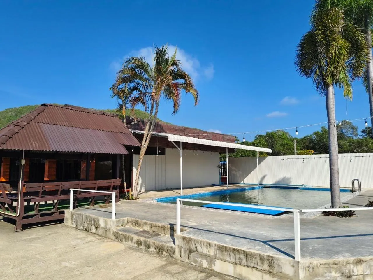 Pool view in Pooma Resort