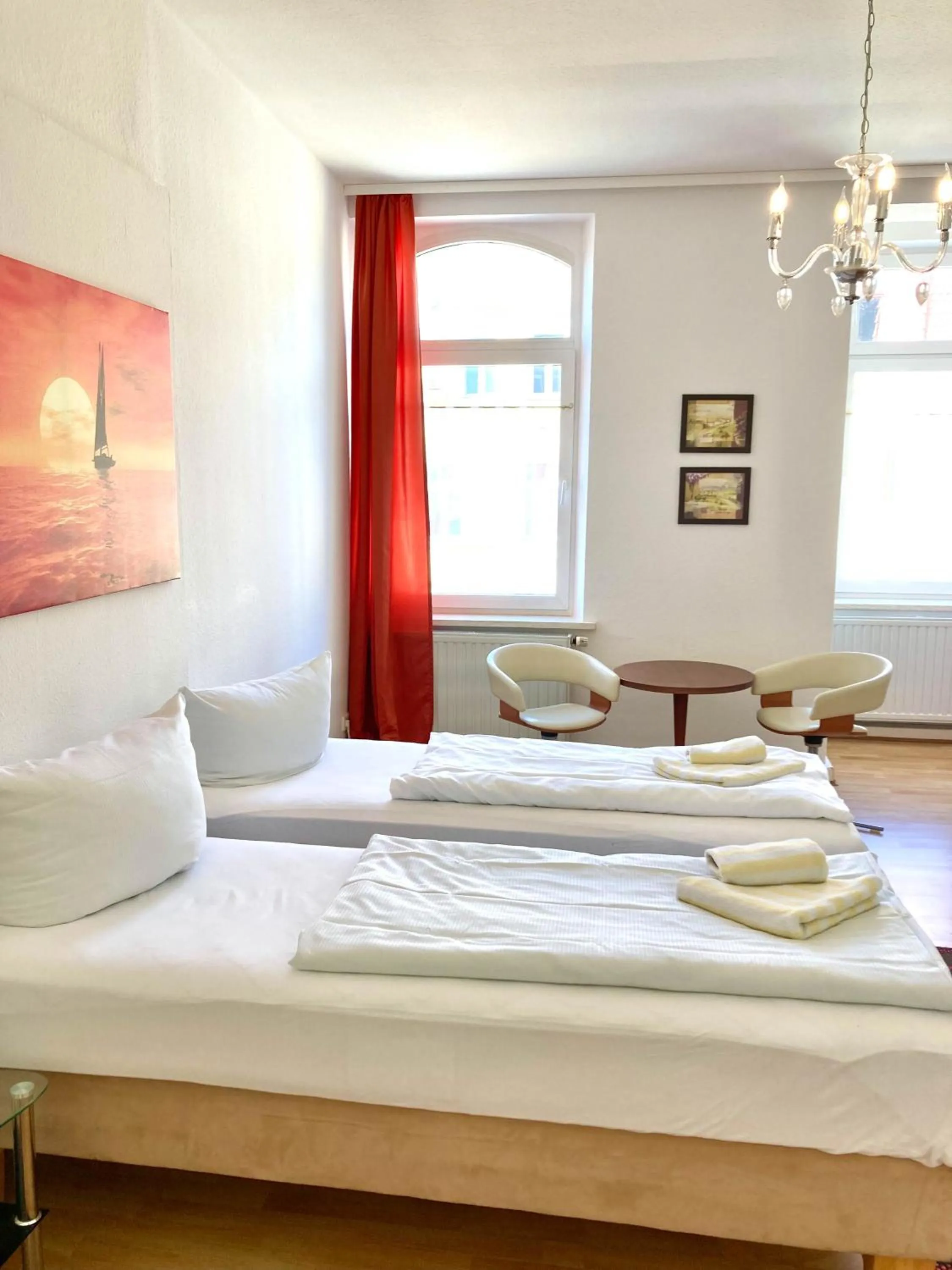 Kitchen or kitchenette, Bed in Mabri Apartments Plauen