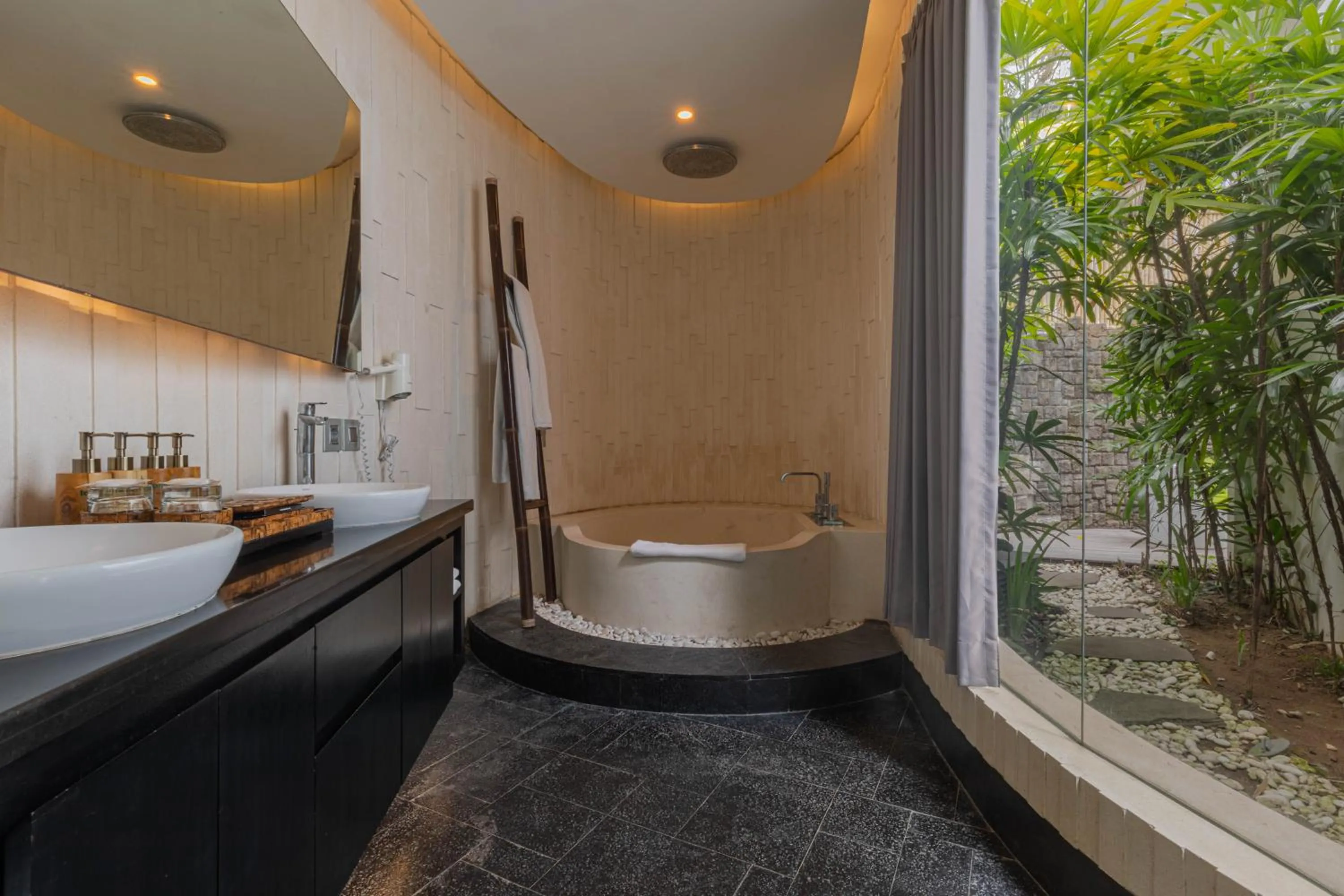 Shower in Taman Mesari Luxury Villas-Seminyak