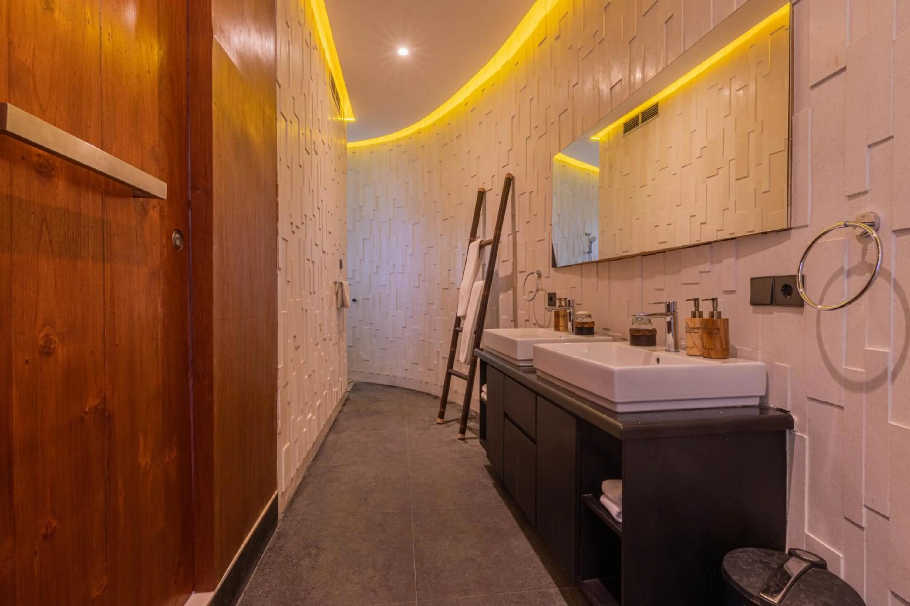 Bathroom in Taman Mesari Luxury Villas-Seminyak