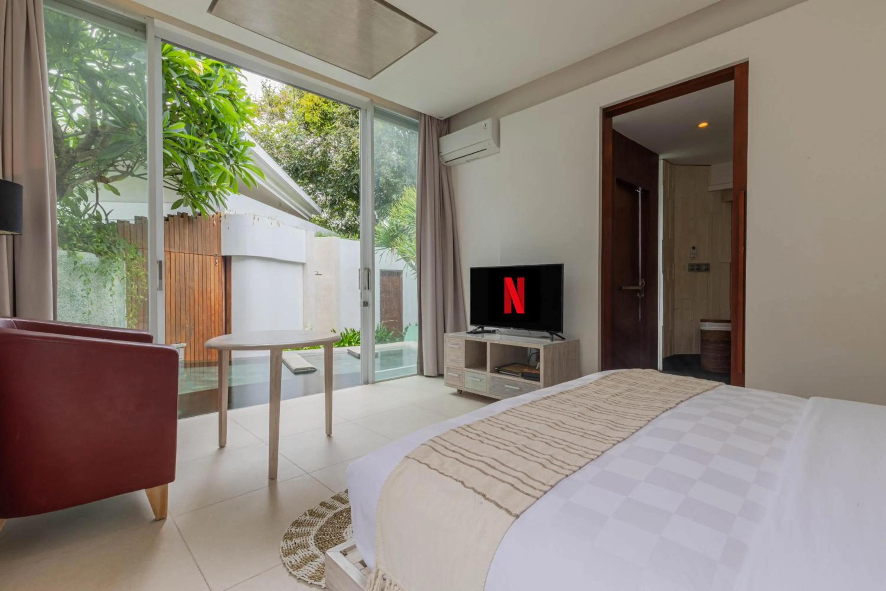 Communal lounge/ TV room, Bed in Taman Mesari Luxury Villas-Seminyak