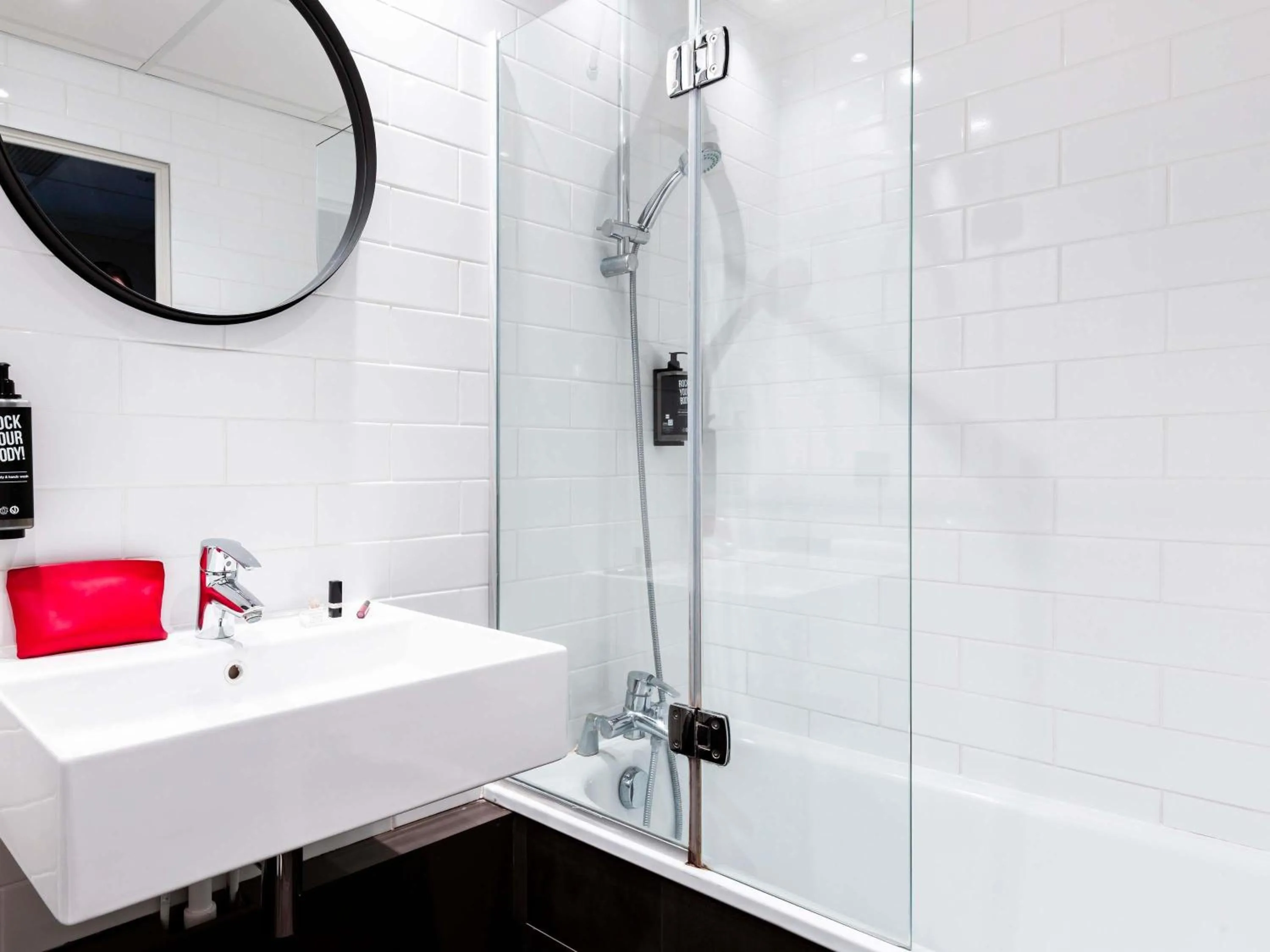 Property building in ibis Rouen Centre Champ de Mars