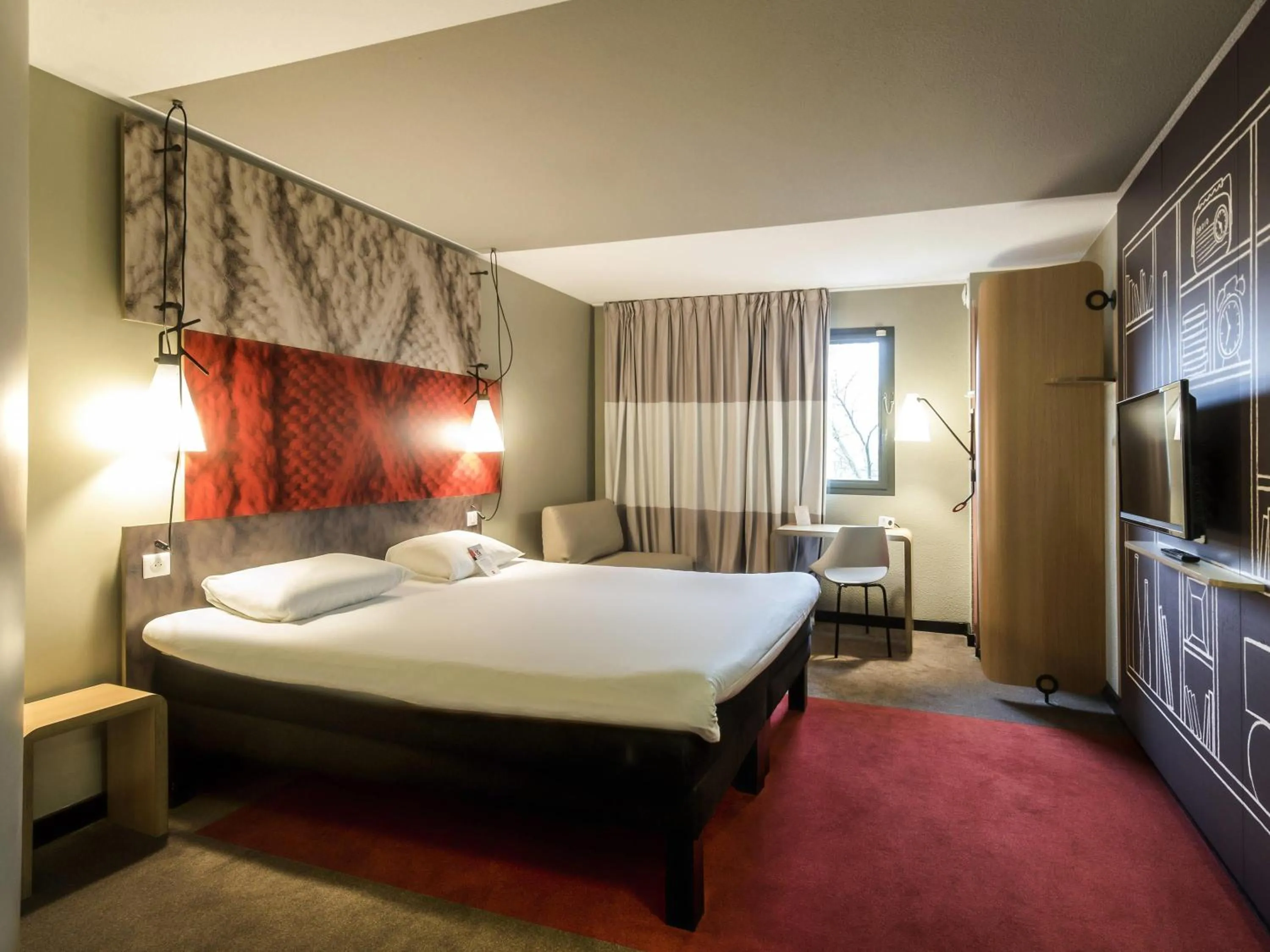 Bedroom, Bed in ibis Rouen Centre Champ de Mars