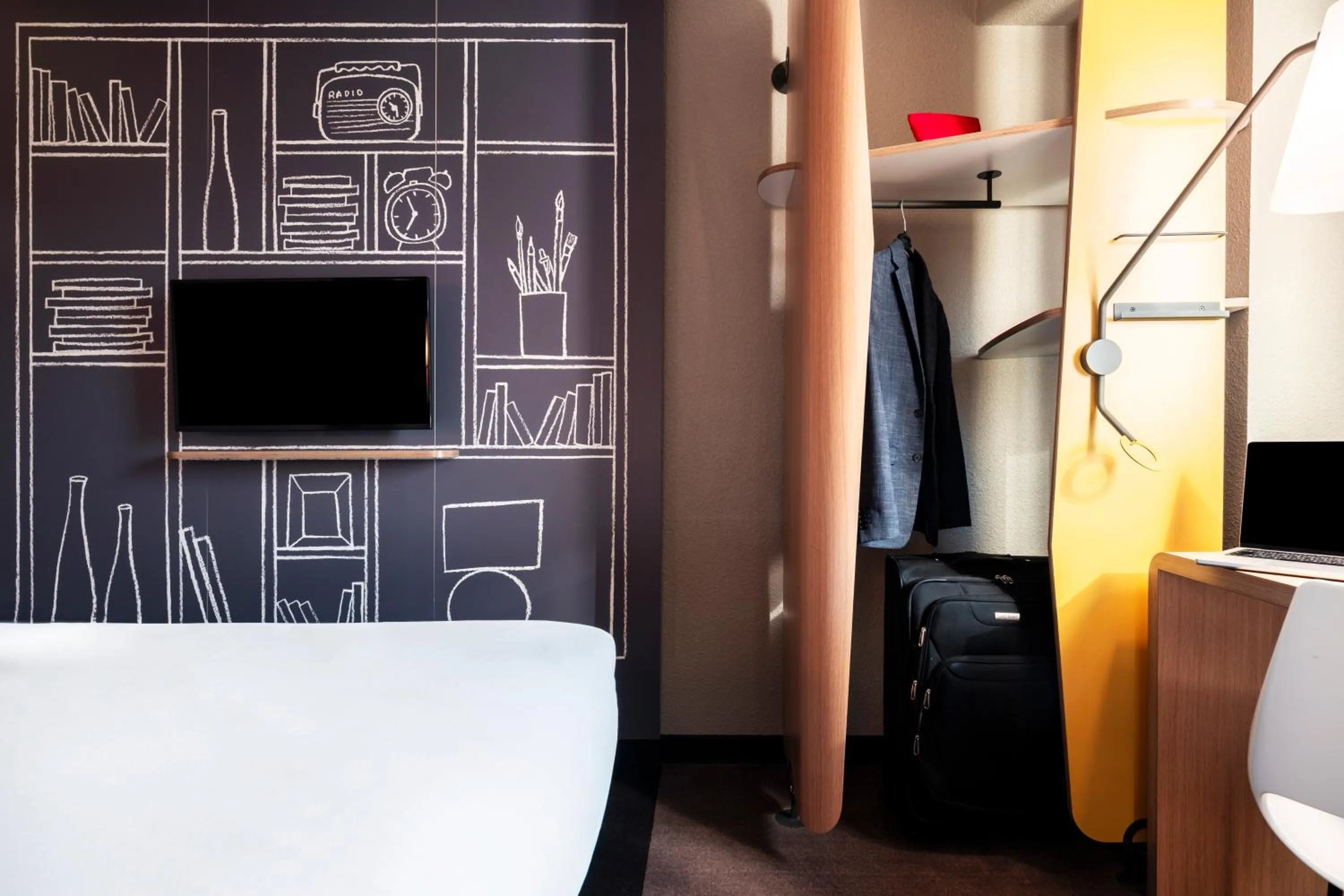 Photo of the whole room, Bed in ibis Rouen Centre Champ de Mars
