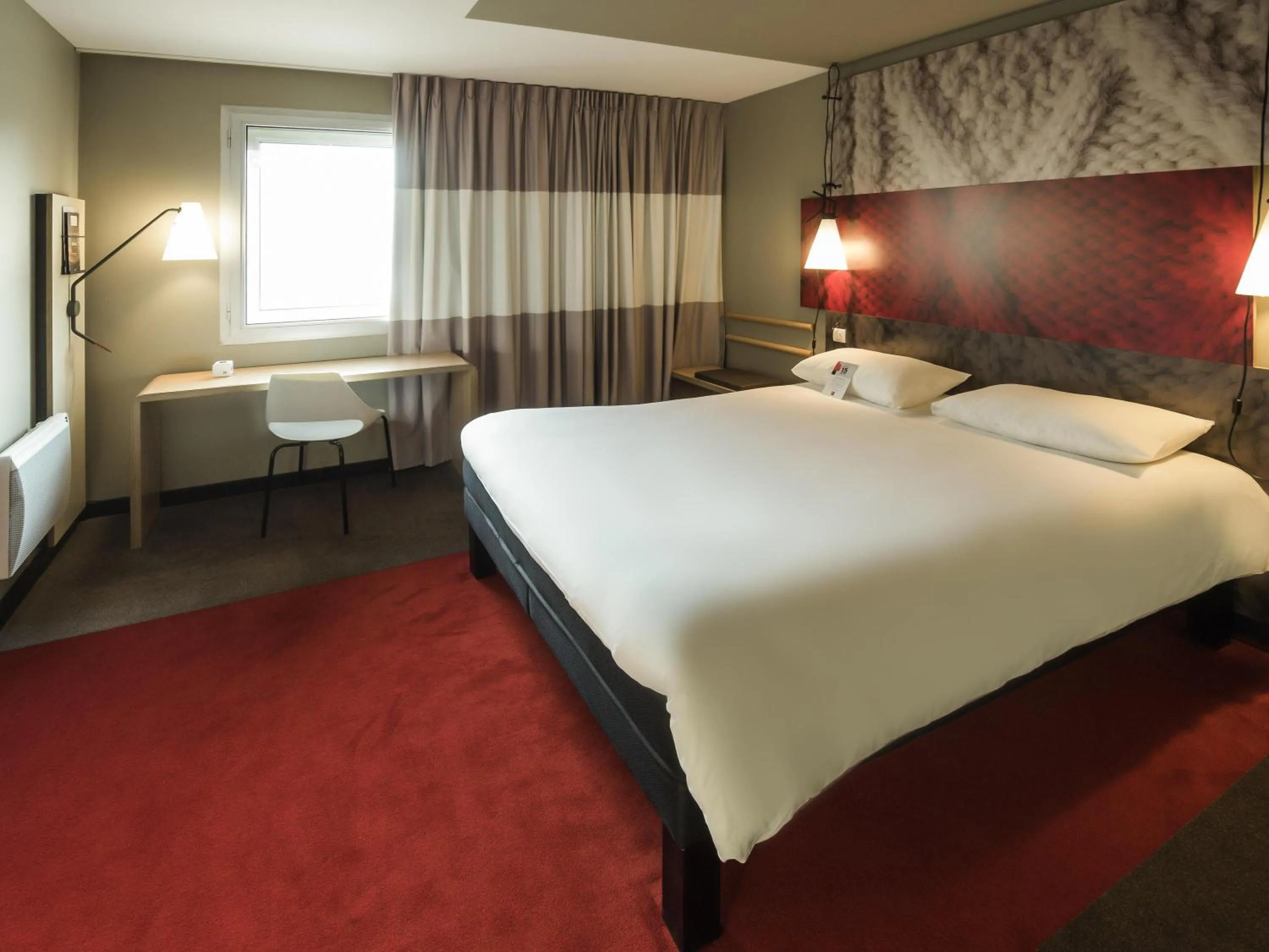Bedroom, Bed in ibis Rouen Centre Champ de Mars