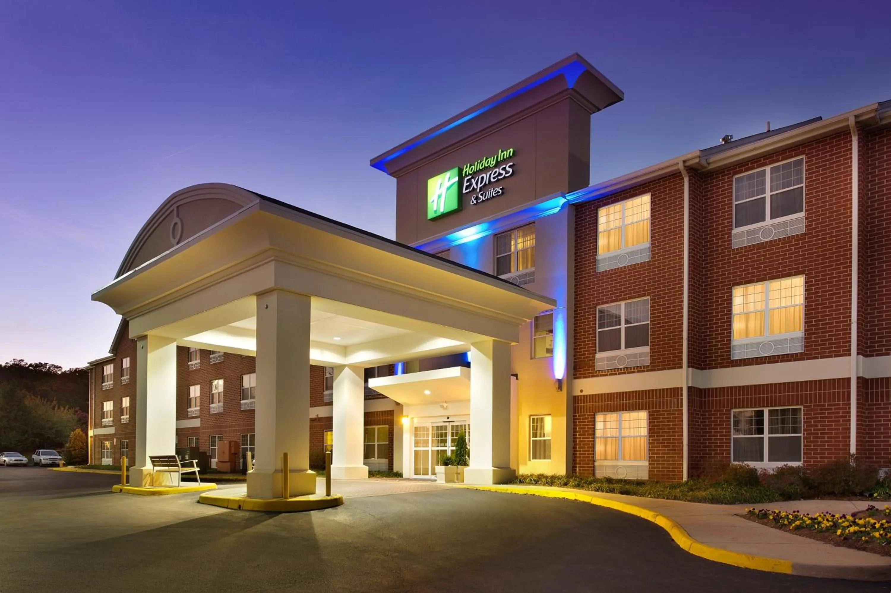 Property building in Holiday Inn Express & Suites Manassas by IHG