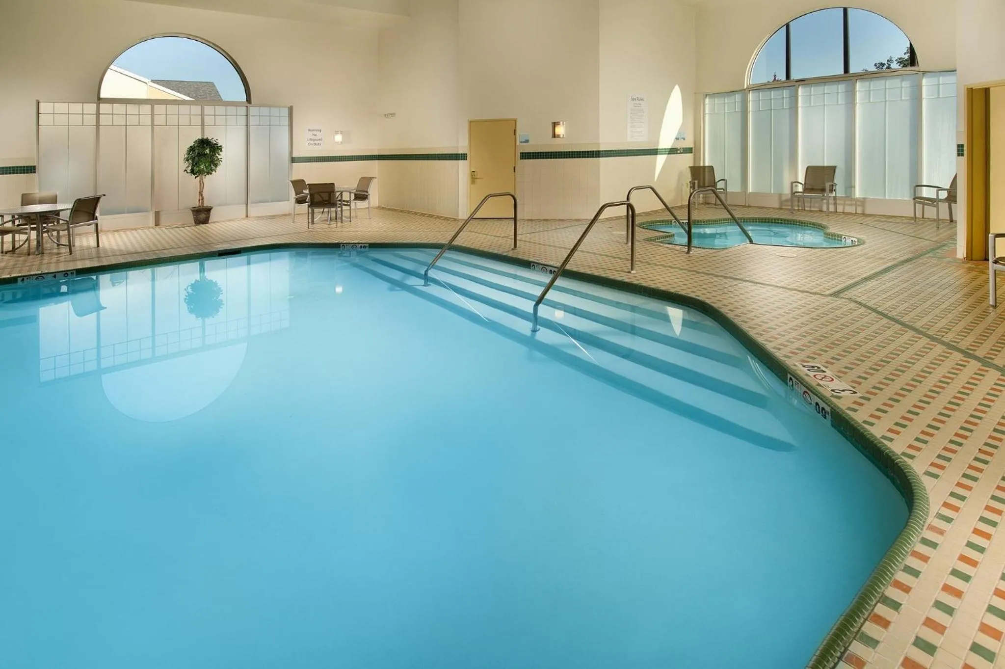 Swimming pool in Holiday Inn Express & Suites Manassas by IHG