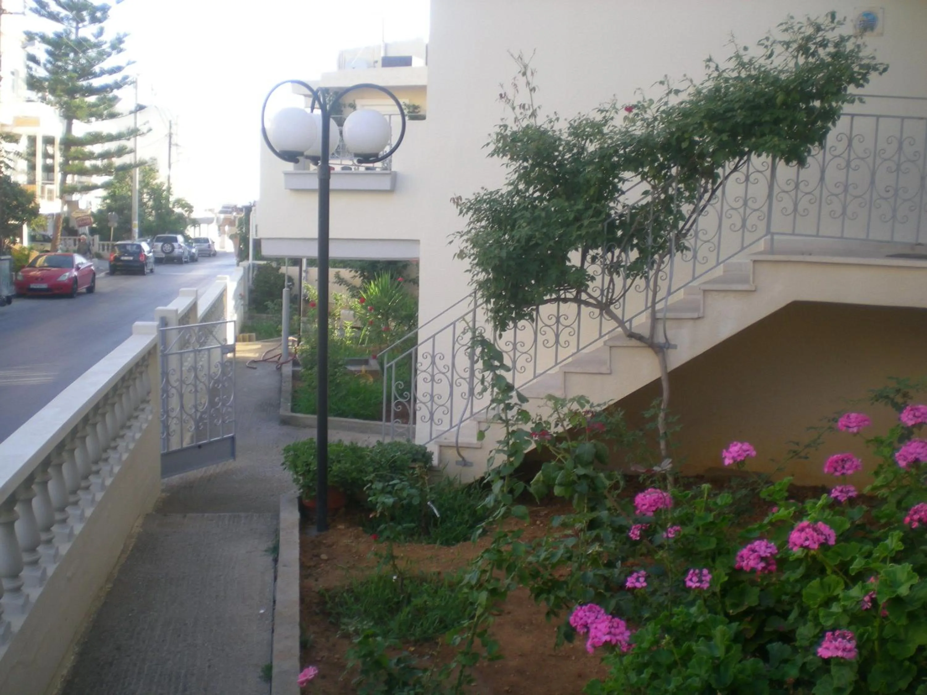 Facade/entrance in Alexandra Hotel