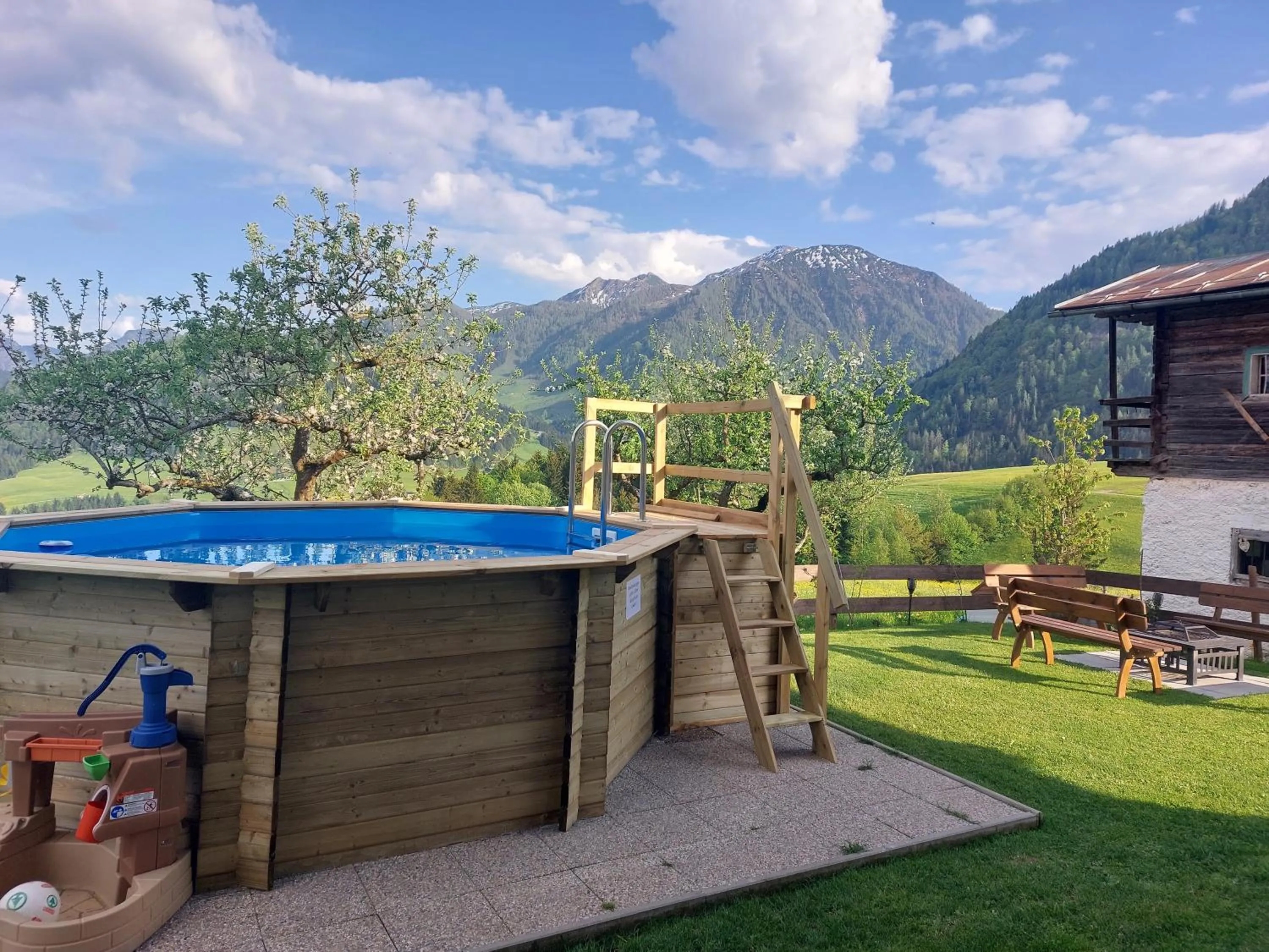 Swimming pool in Ferienwohnungen Egg