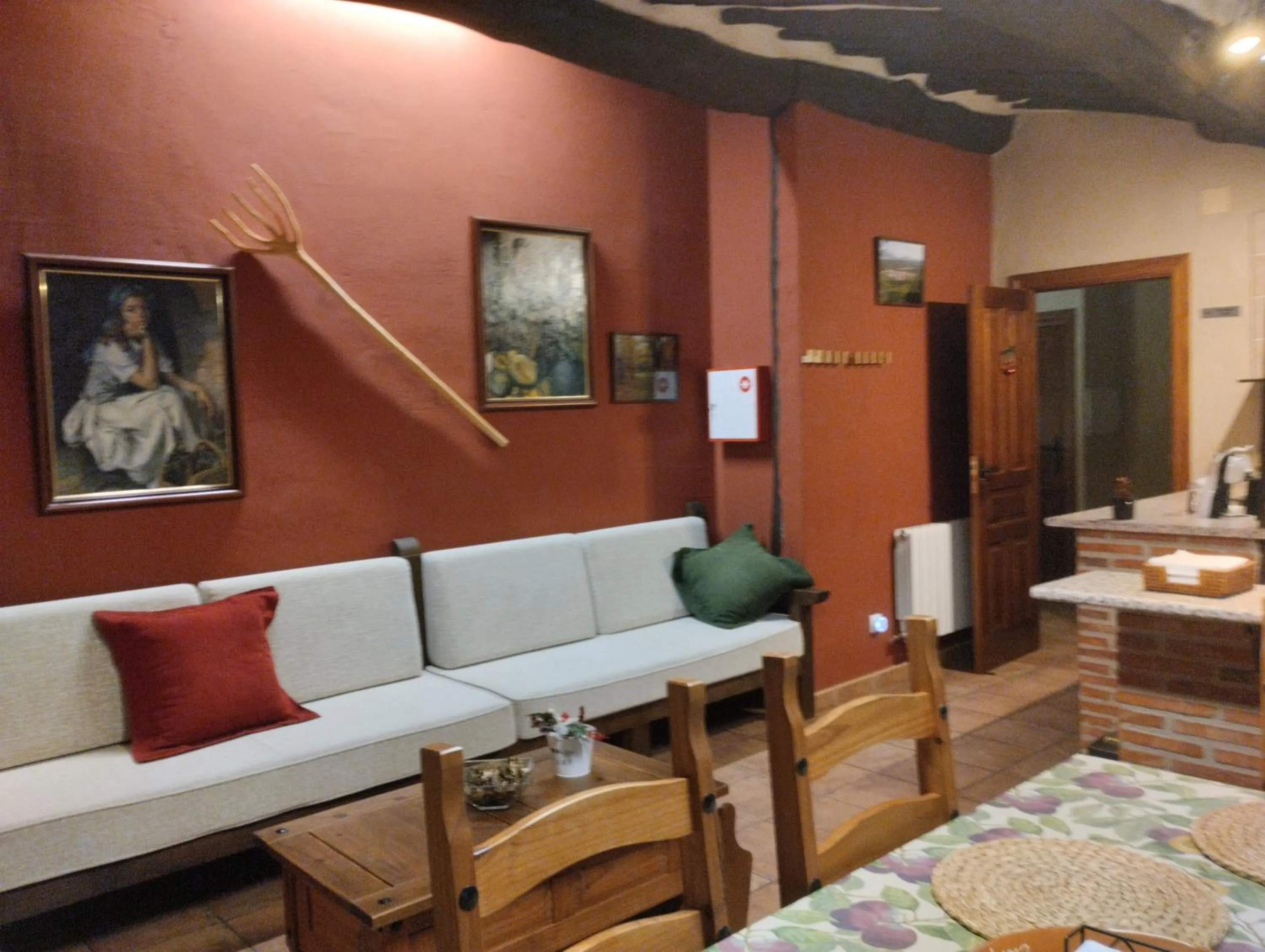 Communal lounge/ TV room in Hotel La Casa Chacinera