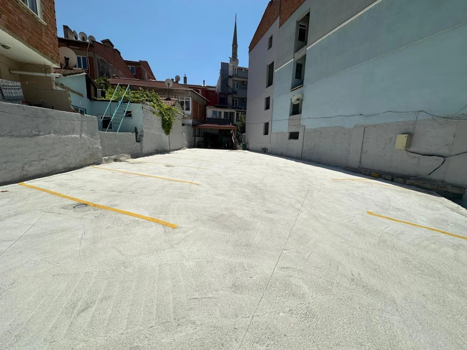 Parking in Balkan Palace Edirne