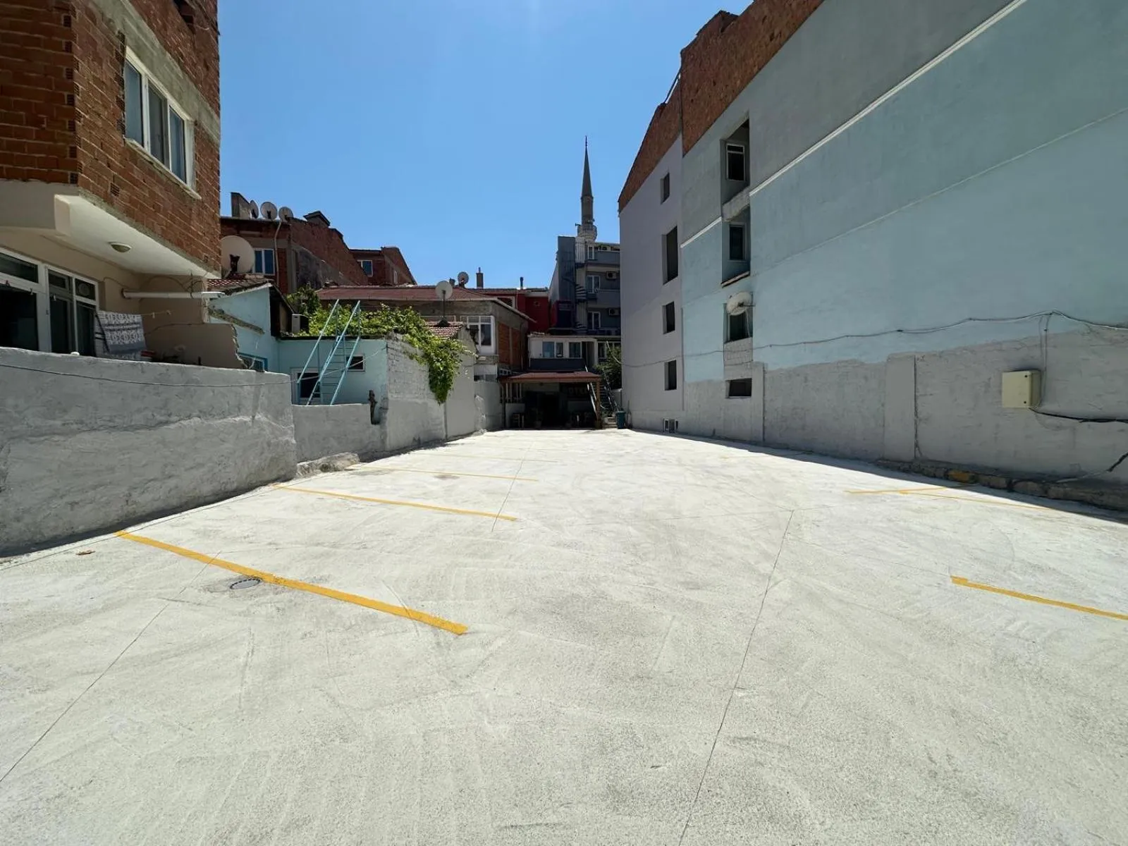 Parking in Balkan Palace Edirne