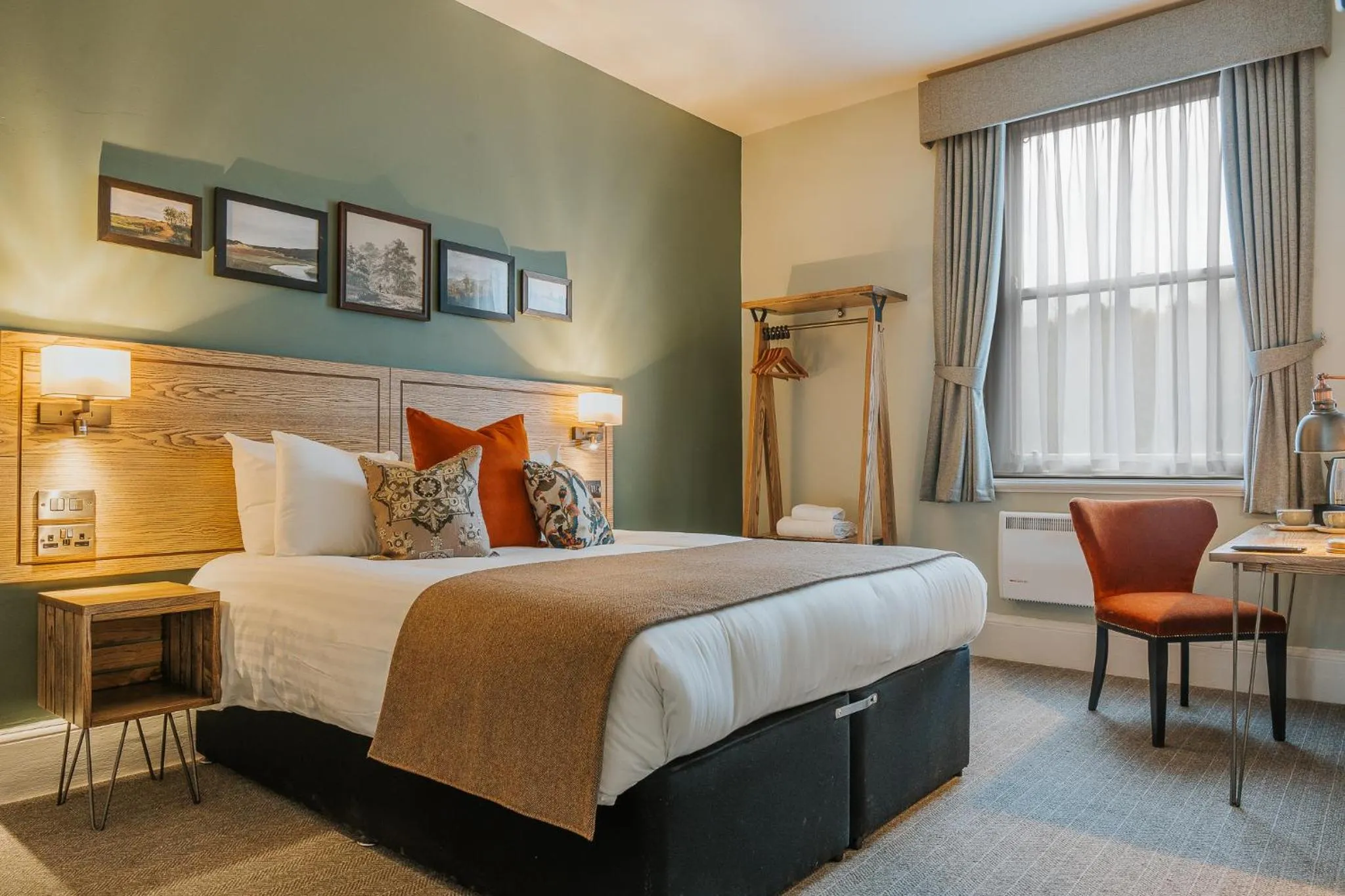 Bedroom, Bed in Grouse & Claret, Matlock by Marston's Inns